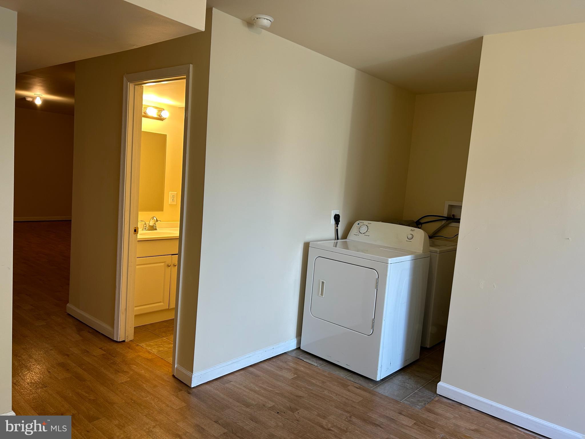 GATEWAY CROSSING - Residential Lease