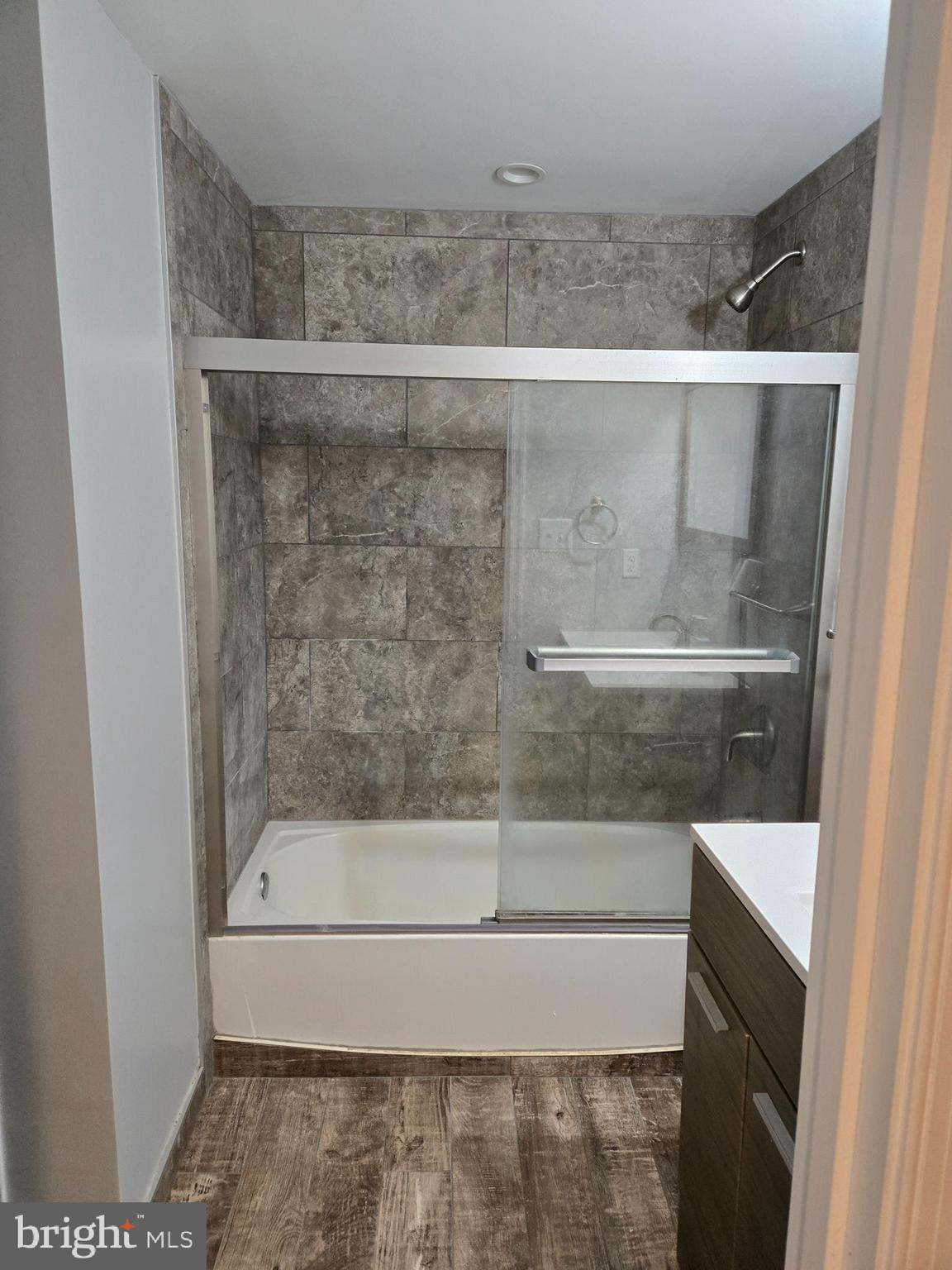 HOLLYWOOD - Residential Lease