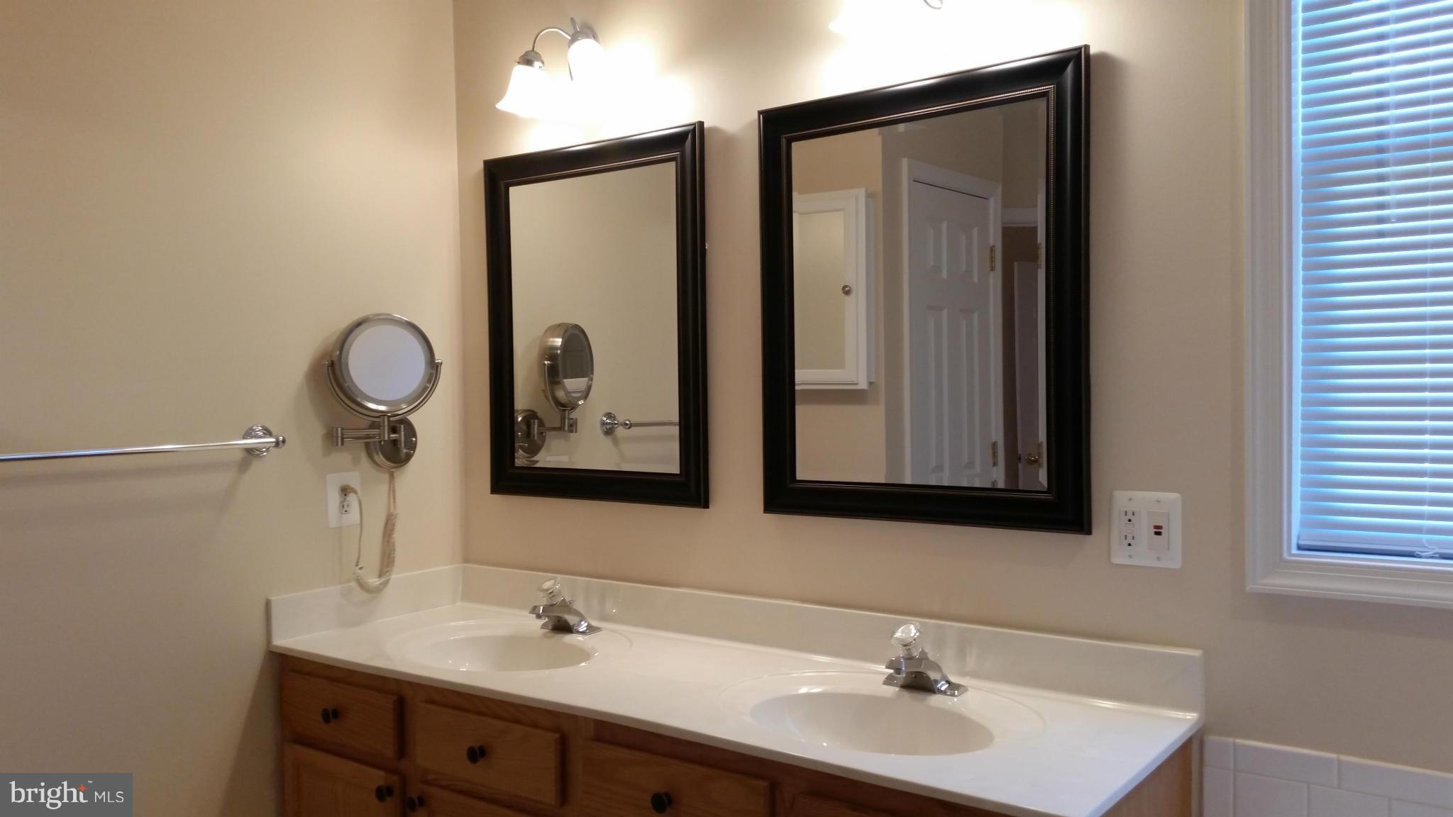 REDWOOD LAKES - Residential Lease