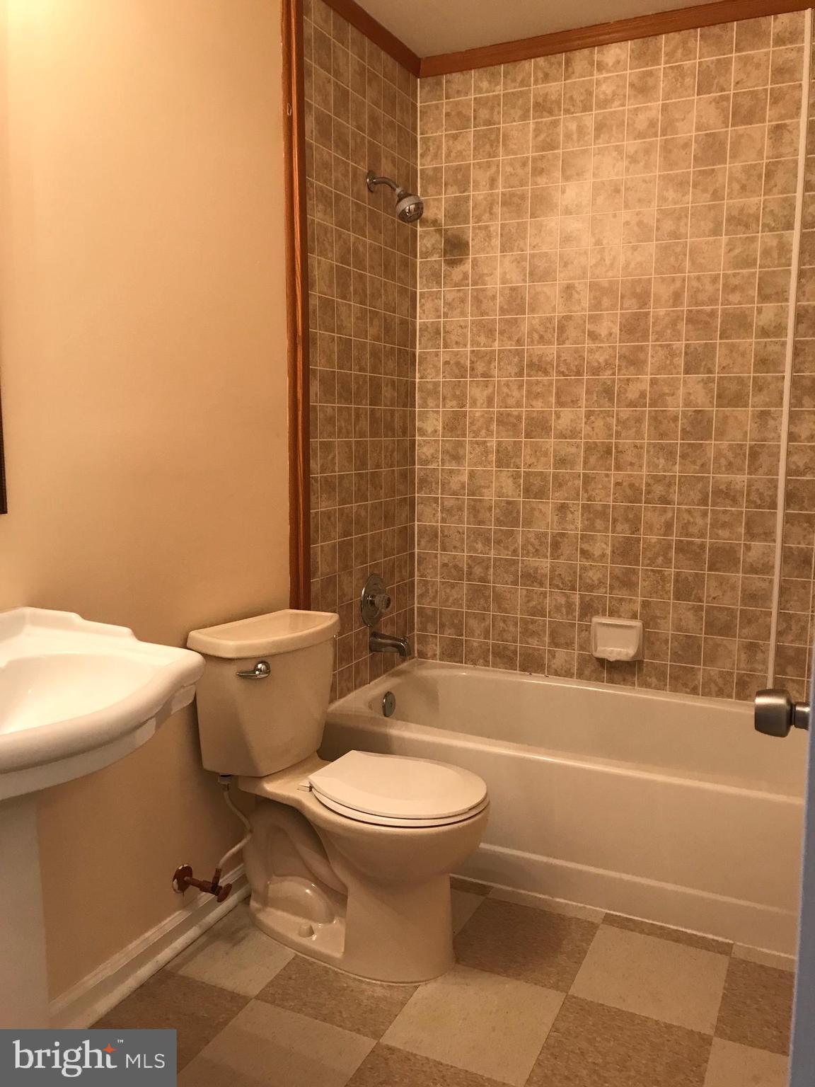 WOODLAWN MEWS - Residential Lease