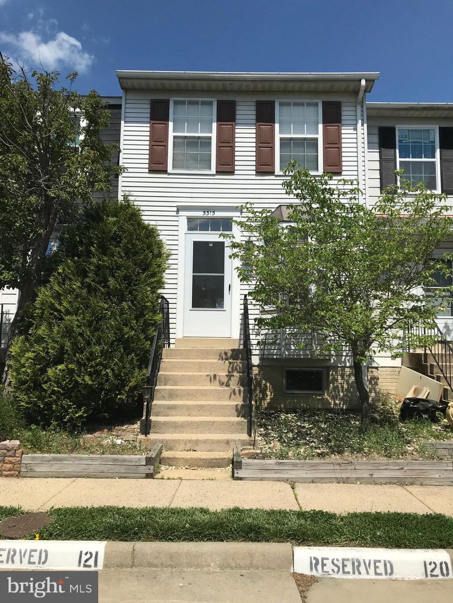 Beautiful three level townhouse in the good location, near major highways, parks, Ft. Belvoir, Wagman's, Kings Towne, Short drive to DC and Old Town Alexandria. Make your appointment to take a tour of the townhouse.