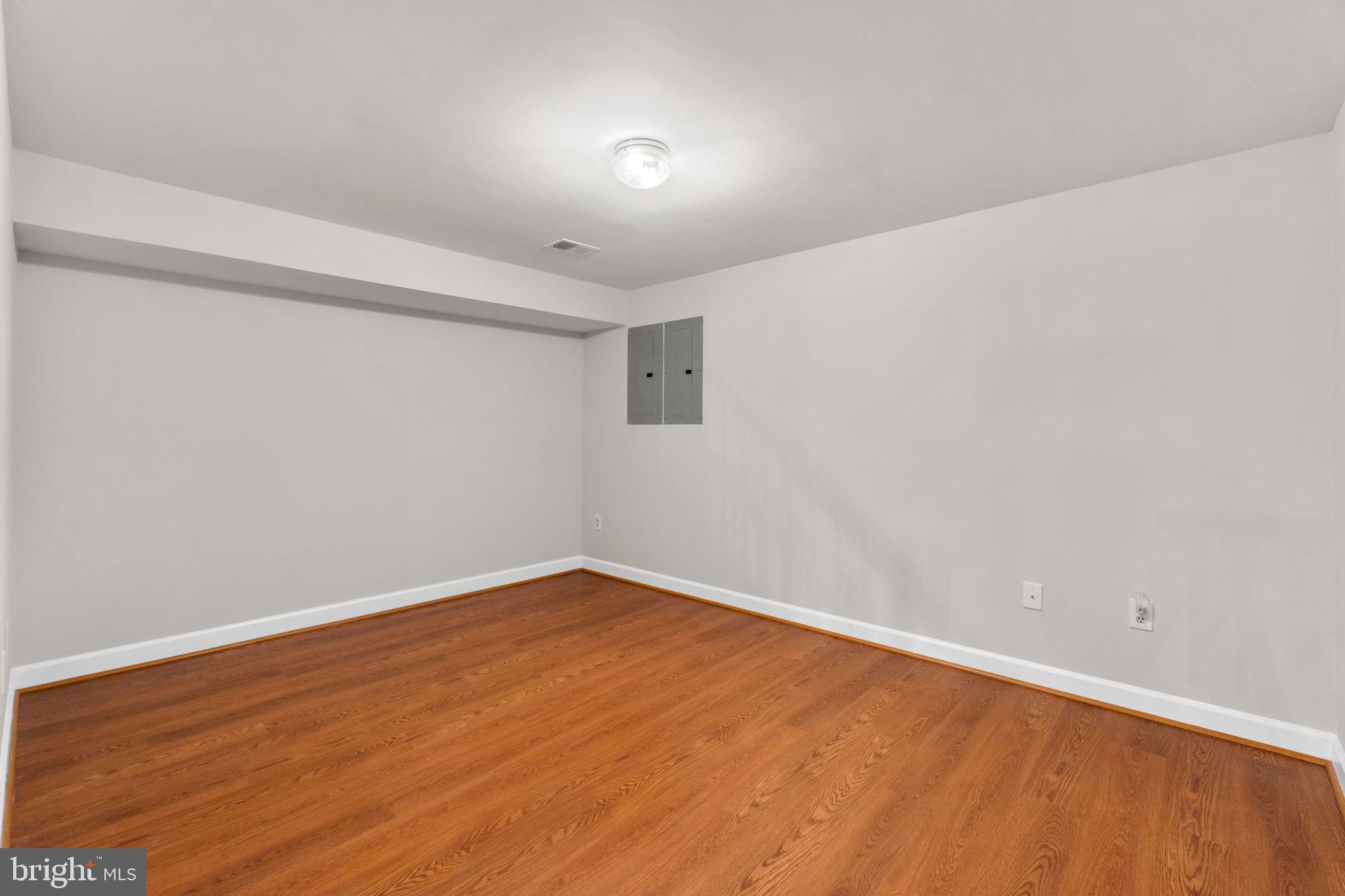 BURLEIGH MANOR - Residential