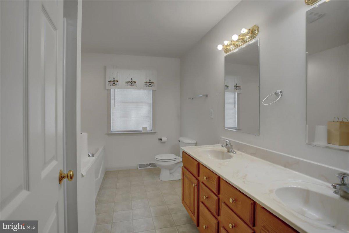 HUNTERS CHASE - Residential