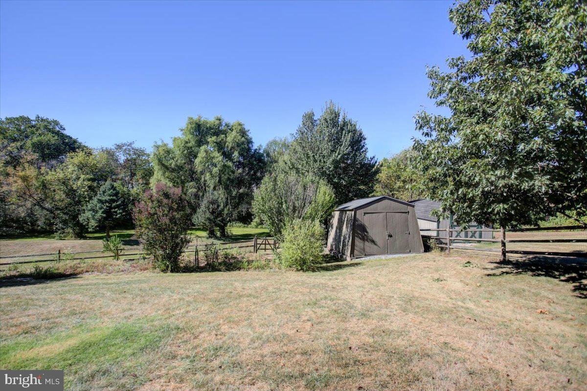 HUNTERS CHASE - Residential