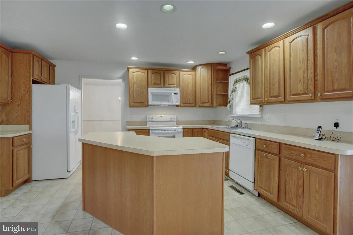 HUNTERS CHASE - Residential