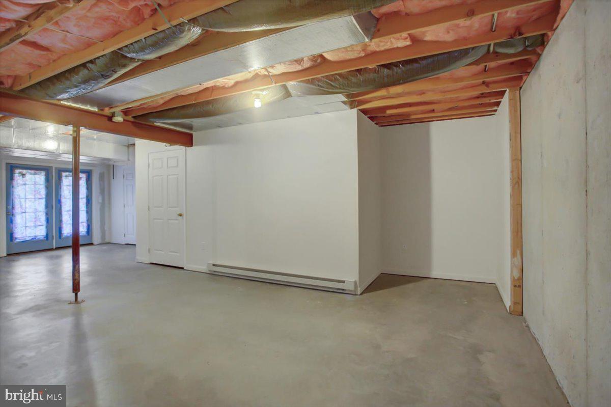 HUNTERS CHASE - Residential