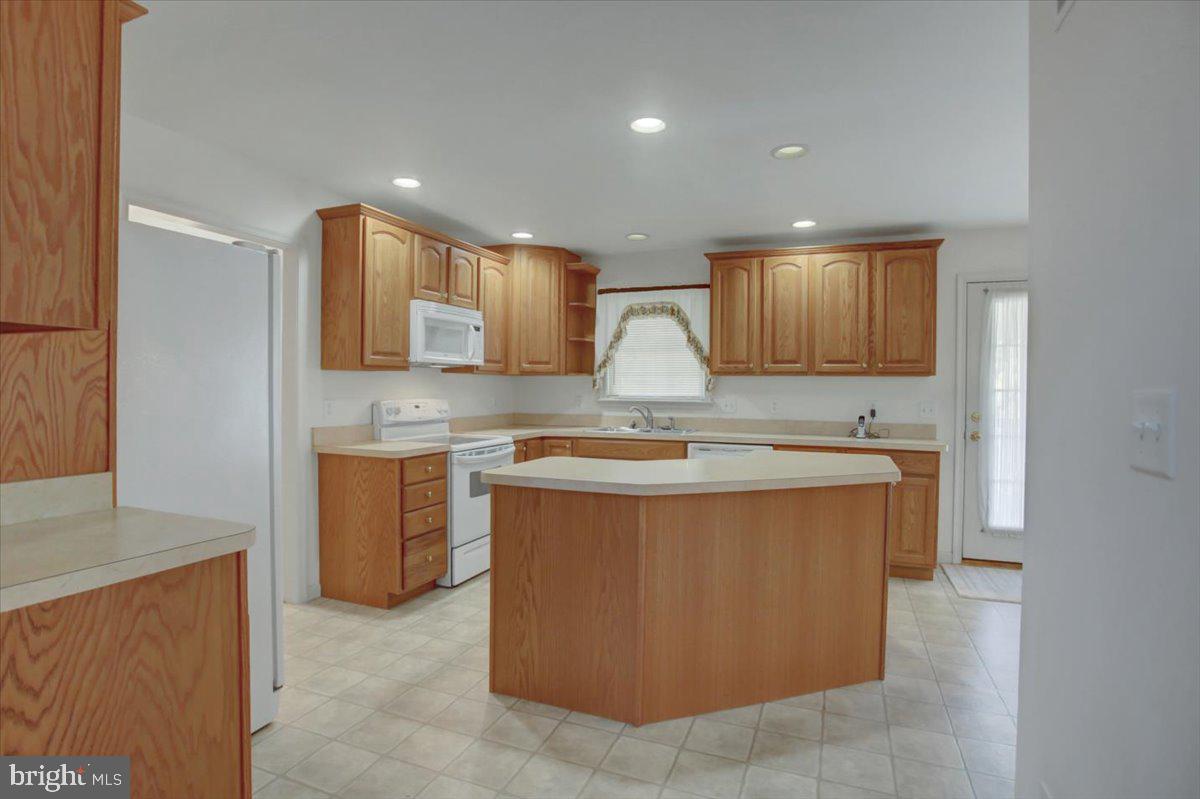 HUNTERS CHASE - Residential