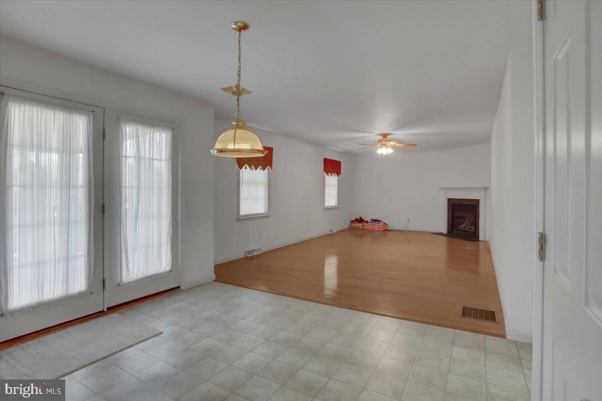 HUNTERS CHASE - Residential