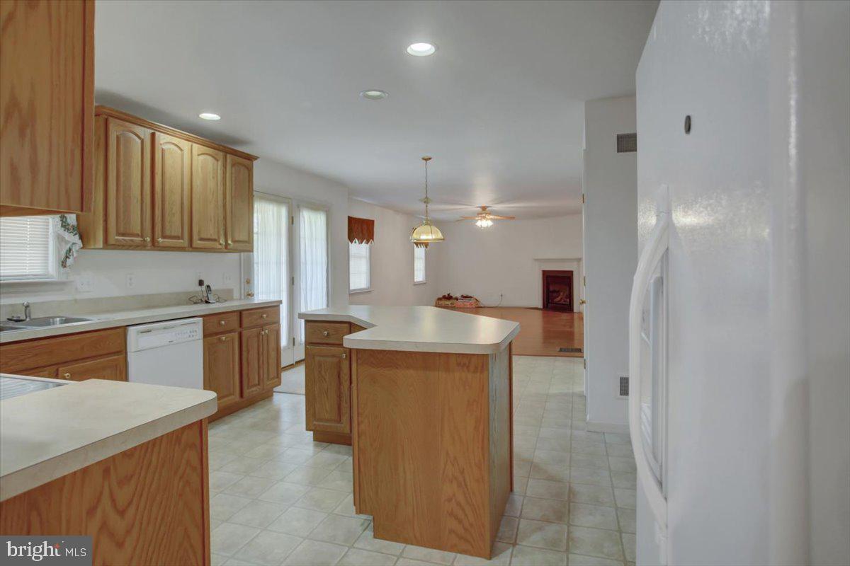 HUNTERS CHASE - Residential