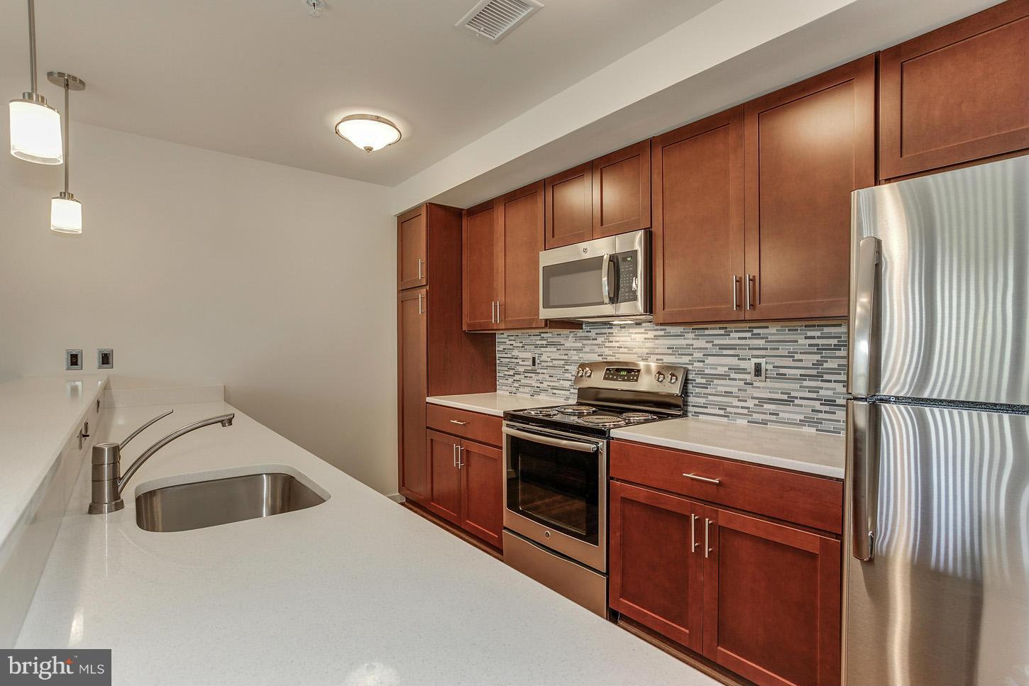 CLARENDON - Residential Lease