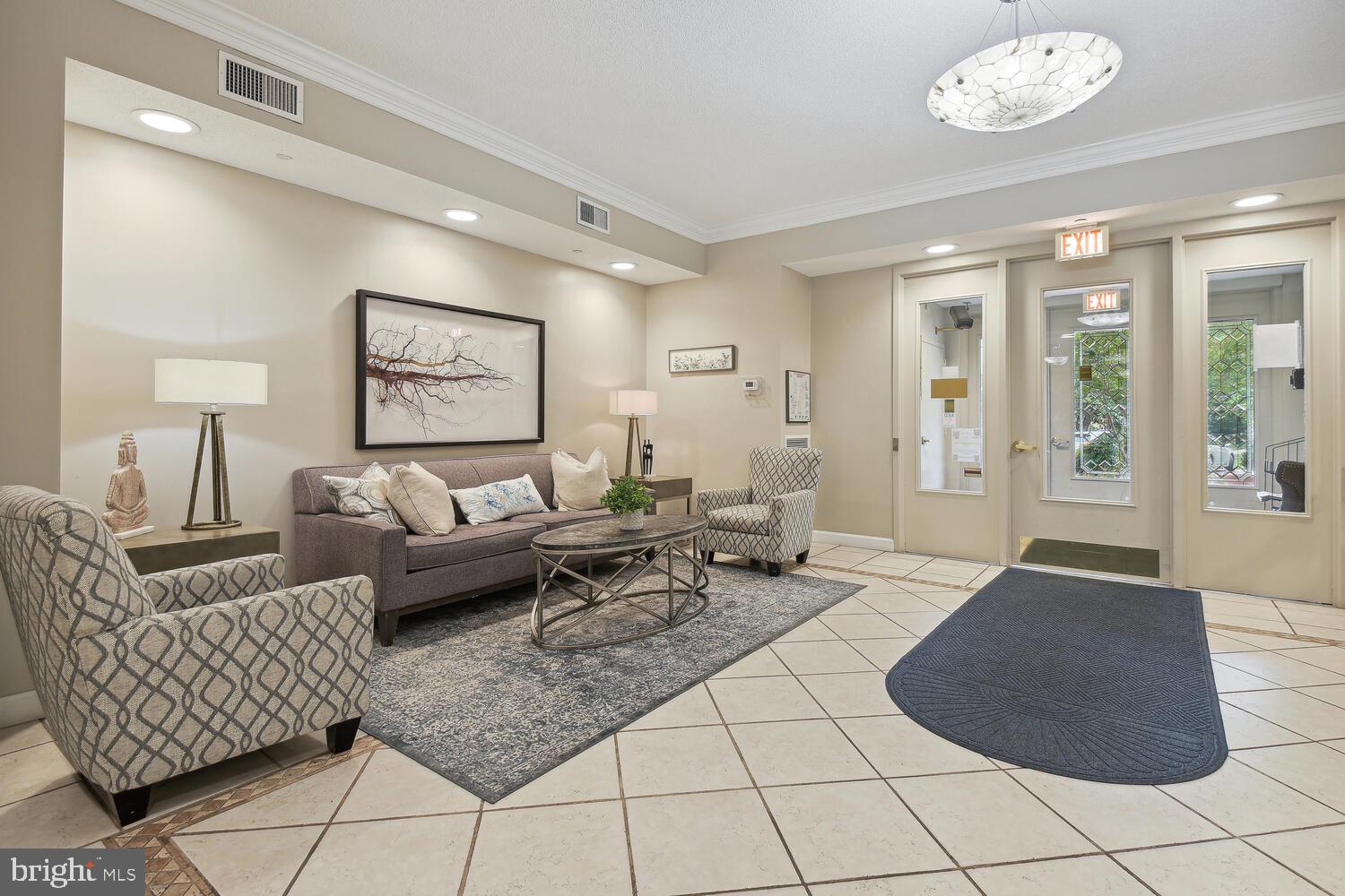 TURNBERRY COURTS AT LEIS - Residential