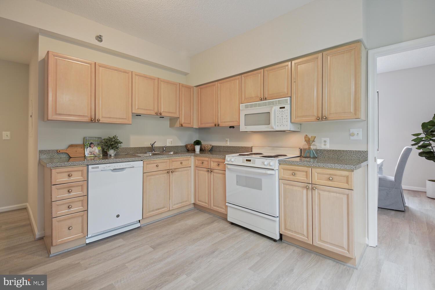 TURNBERRY COURTS AT LEIS - Residential