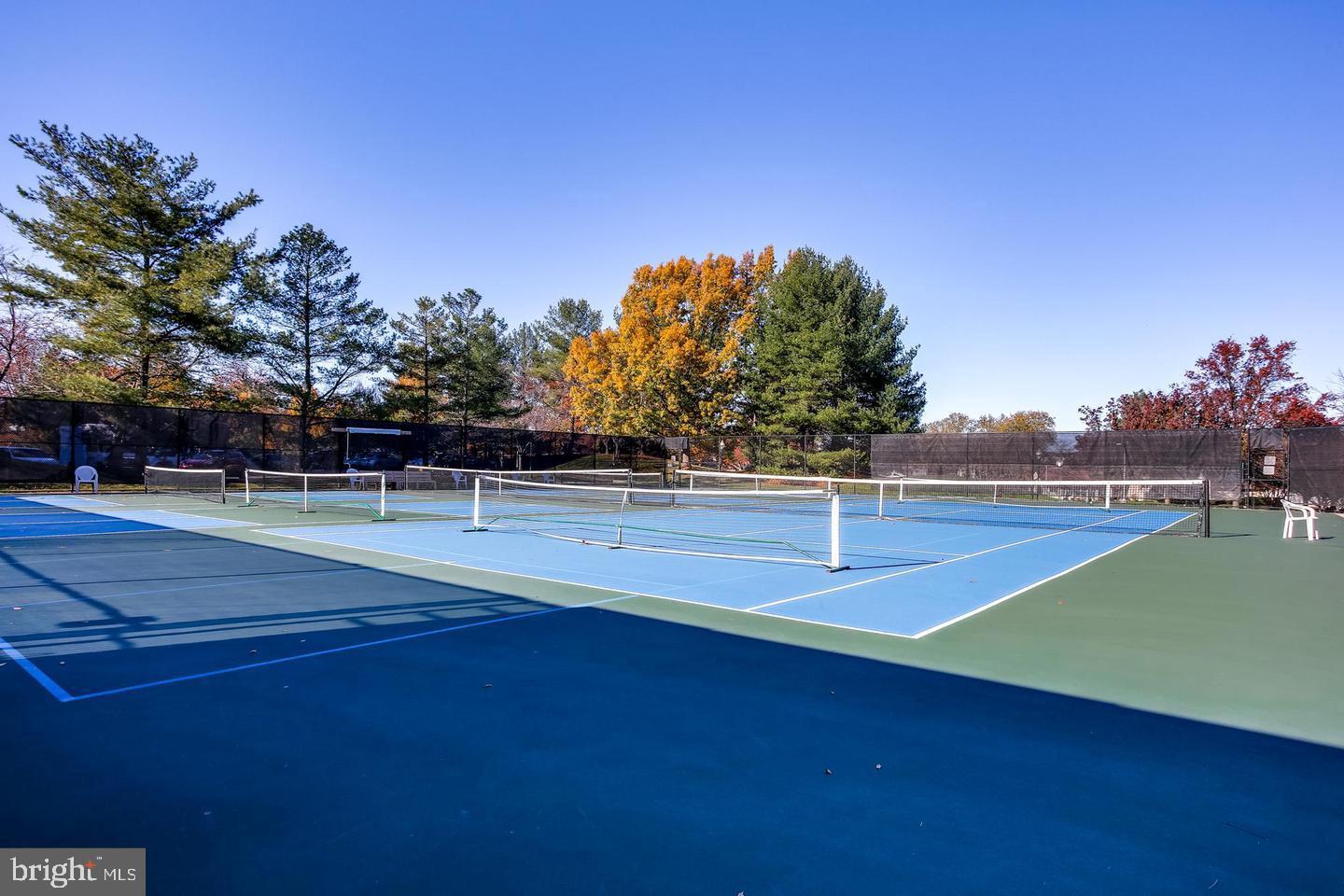 TURNBERRY COURTS AT LEIS - Residential