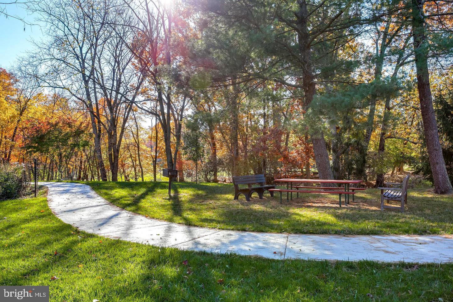 TURNBERRY COURTS AT LEIS - Residential