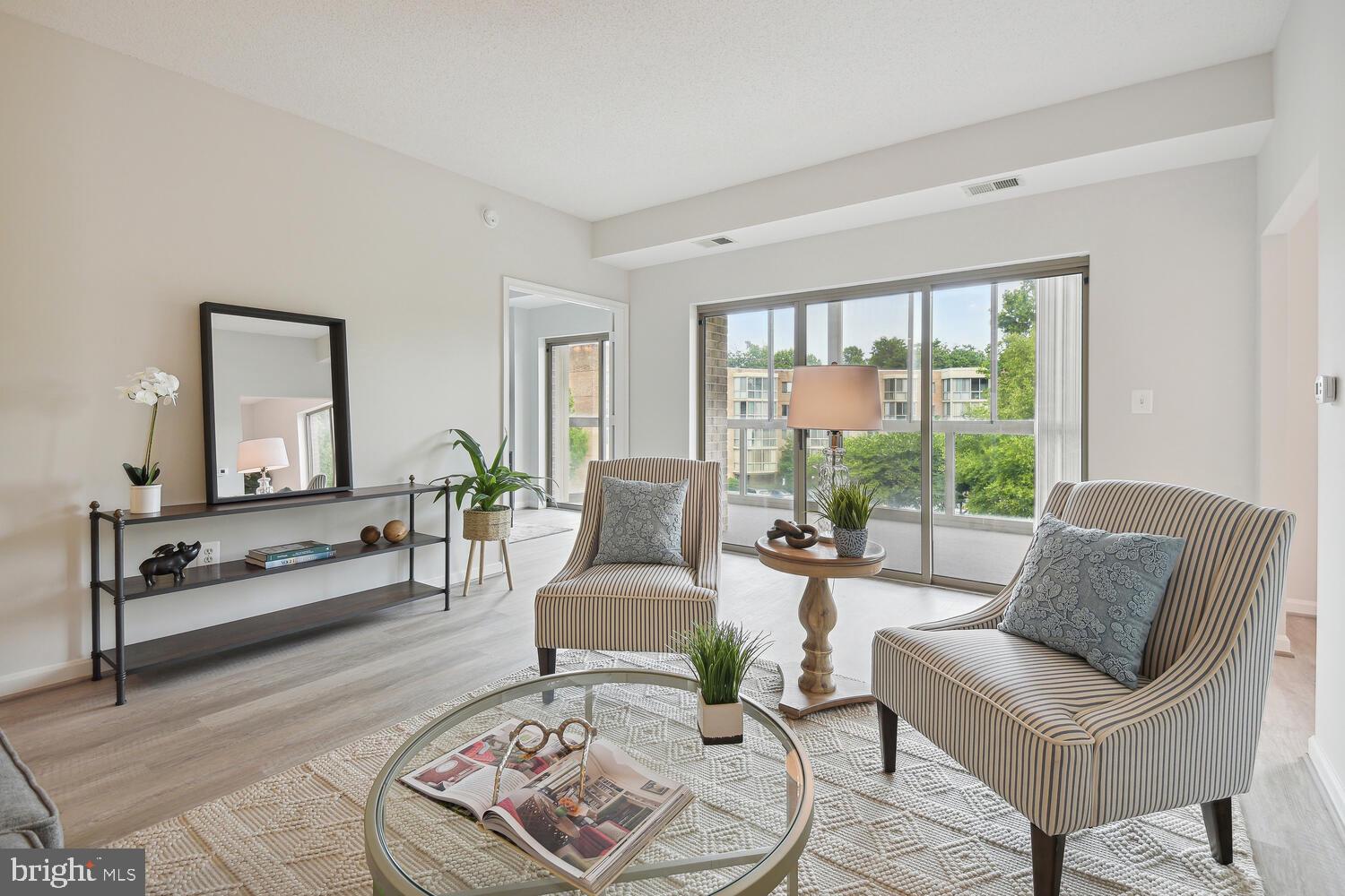 TURNBERRY COURTS AT LEIS - Residential