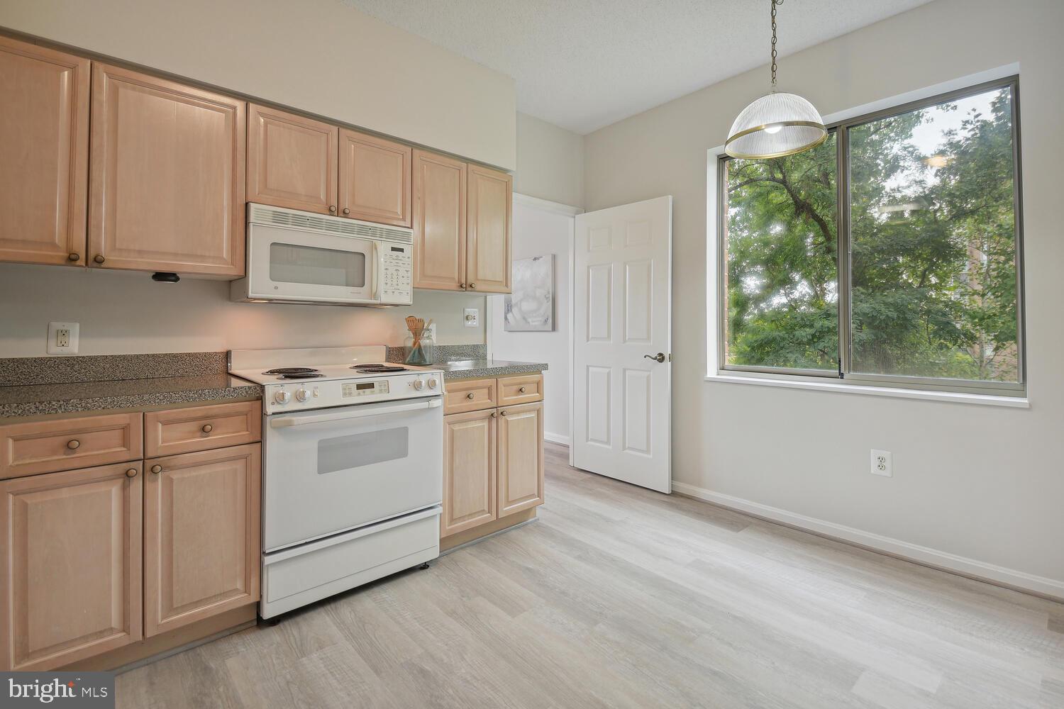 TURNBERRY COURTS AT LEIS - Residential