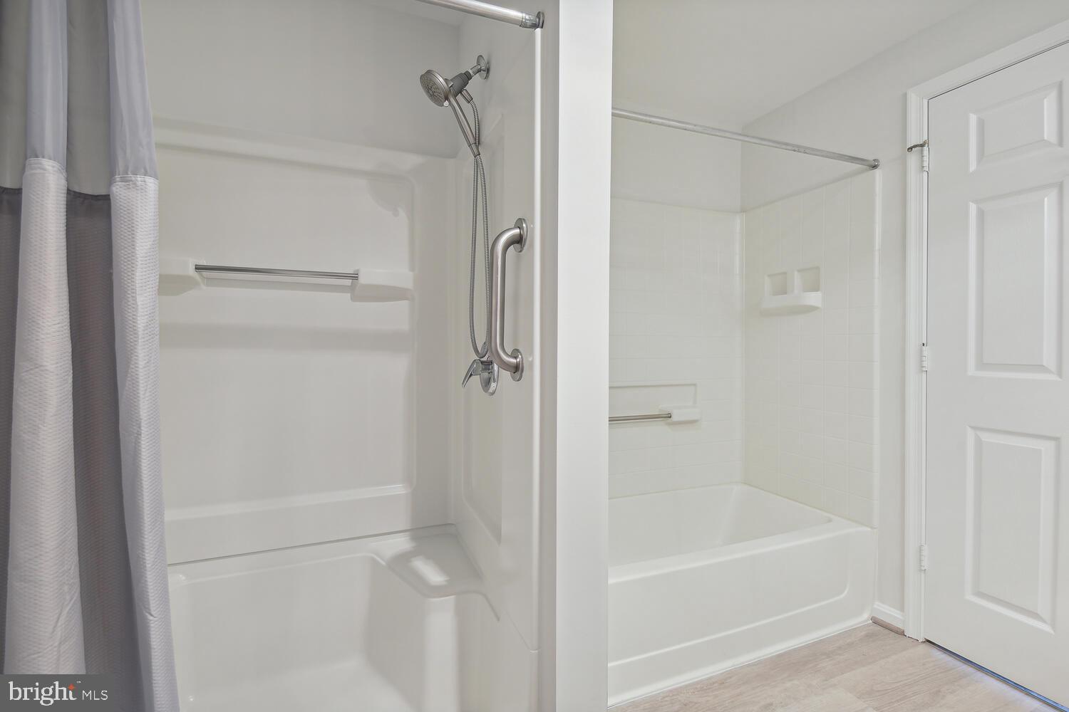 TURNBERRY COURTS AT LEIS - Residential