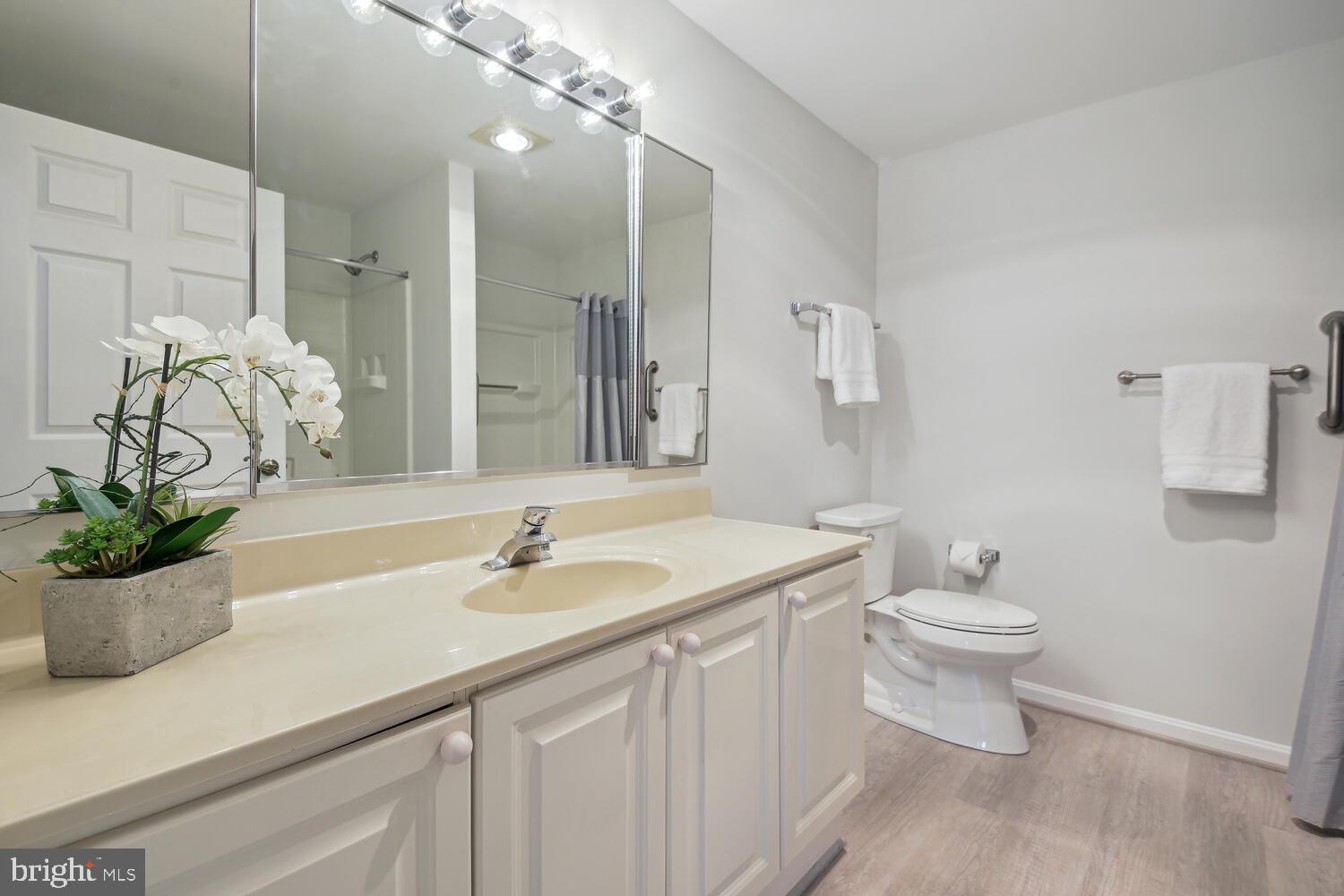 TURNBERRY COURTS AT LEIS - Residential