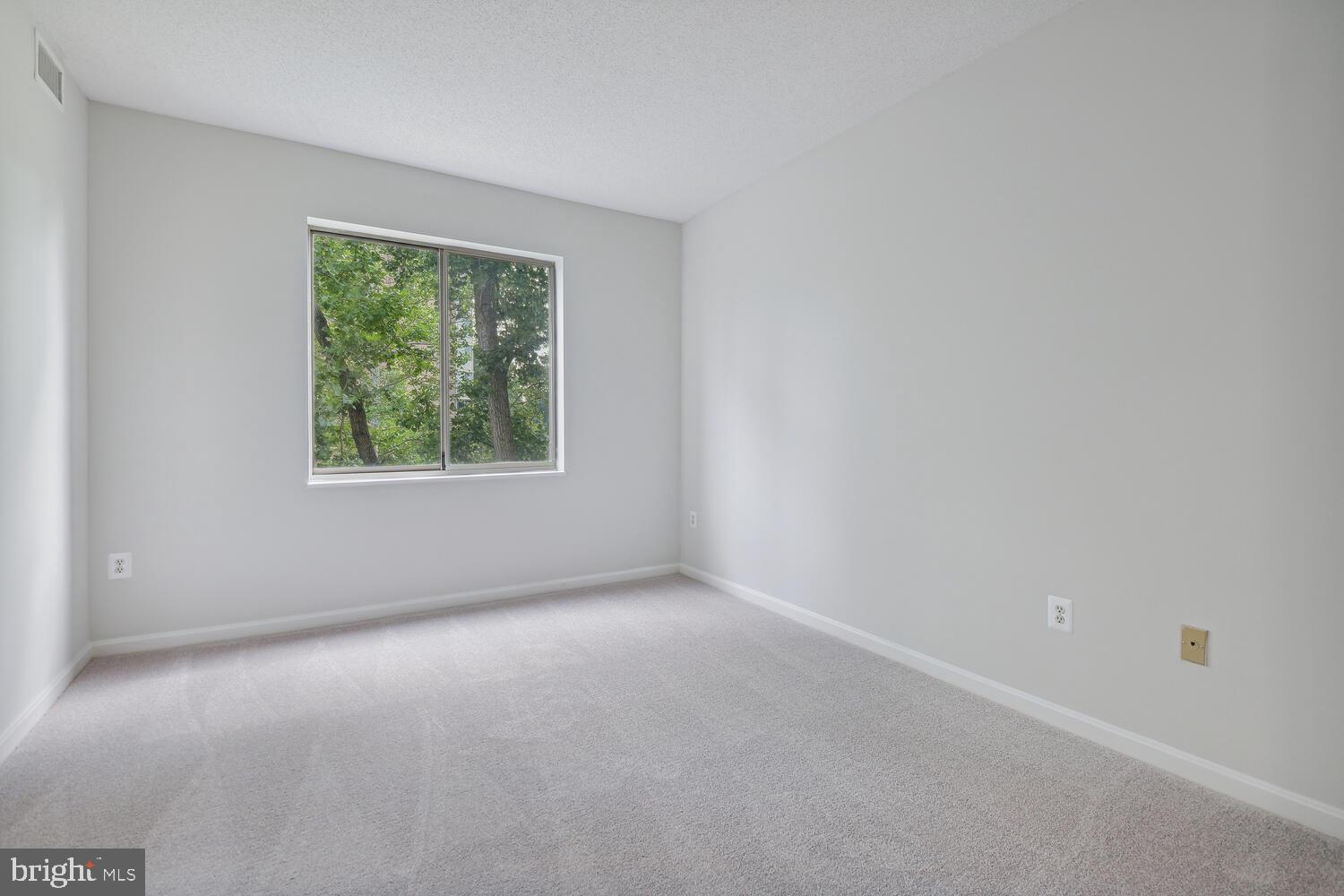 TURNBERRY COURTS AT LEIS - Residential