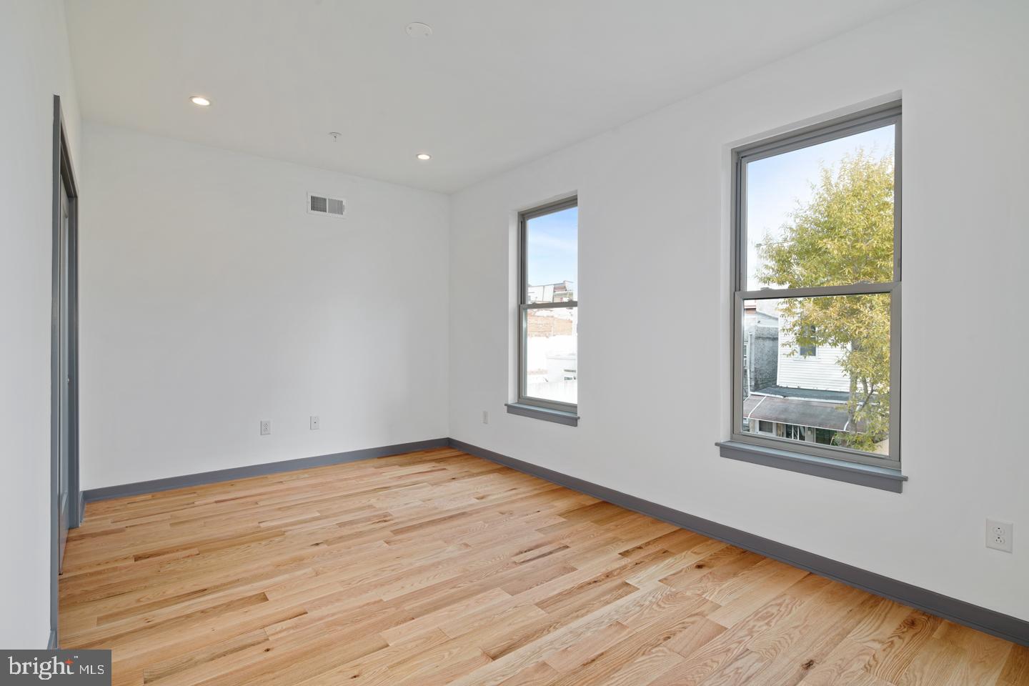 KENSINGTON - Residential