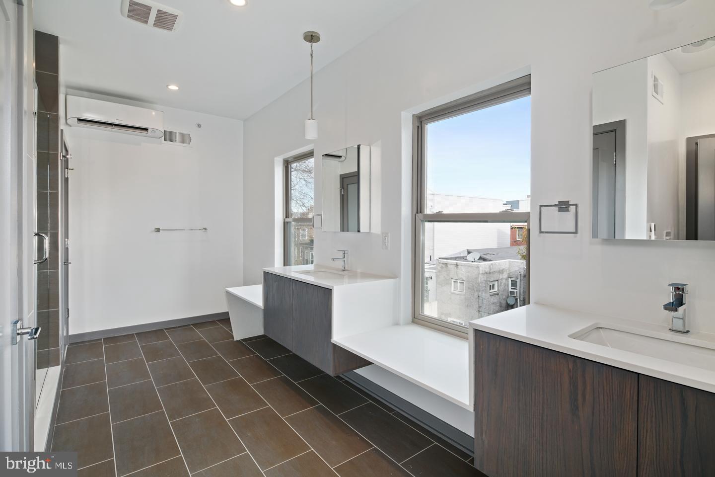 KENSINGTON - Residential