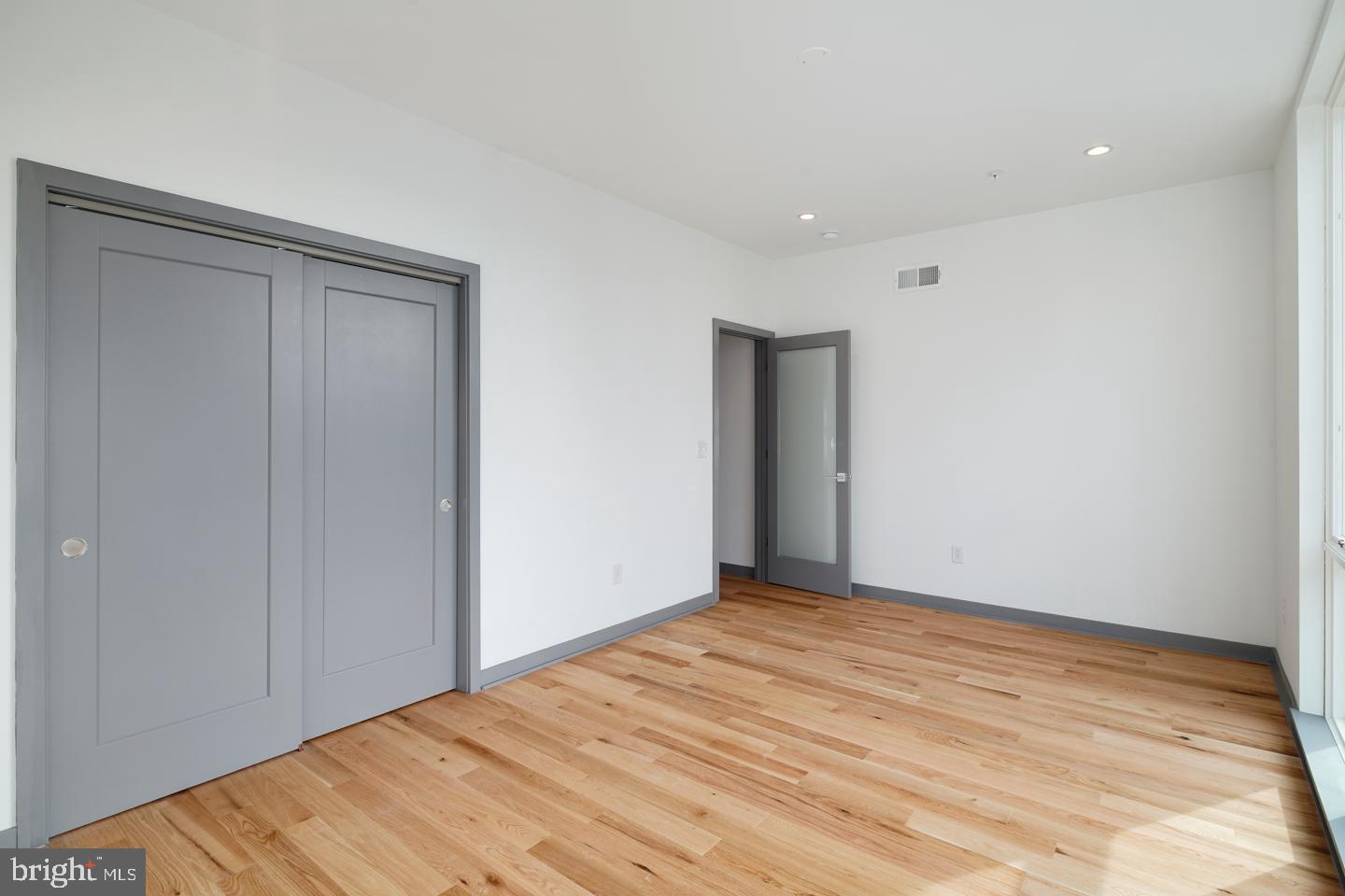 KENSINGTON - Residential