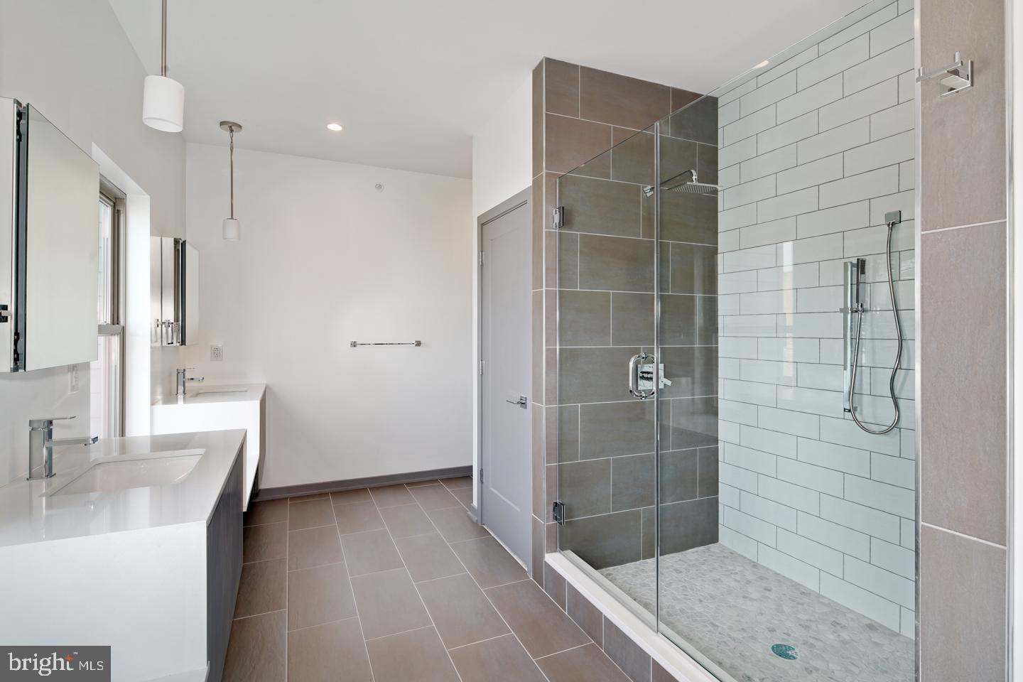 KENSINGTON - Residential