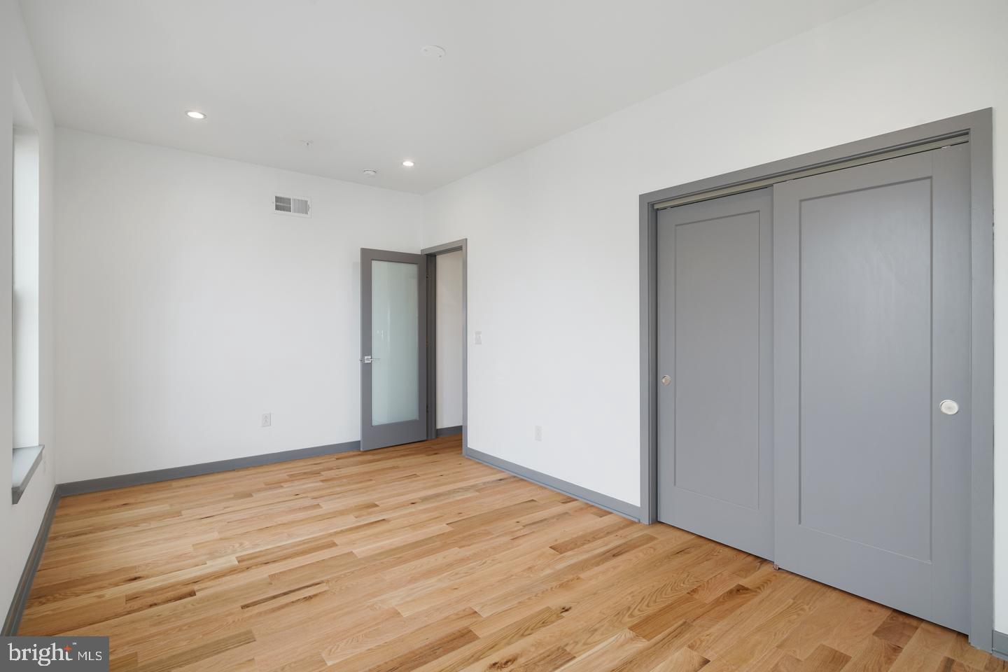 KENSINGTON - Residential