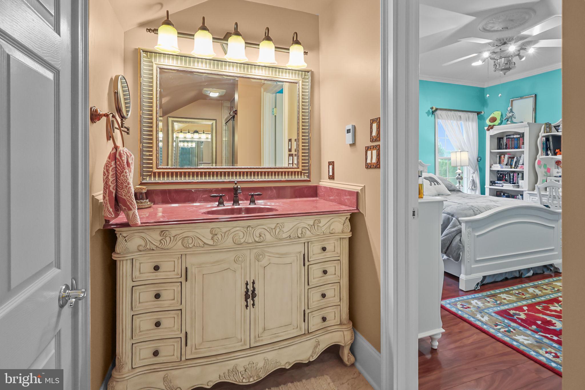 NORTHAMPTON HUNT - Residential