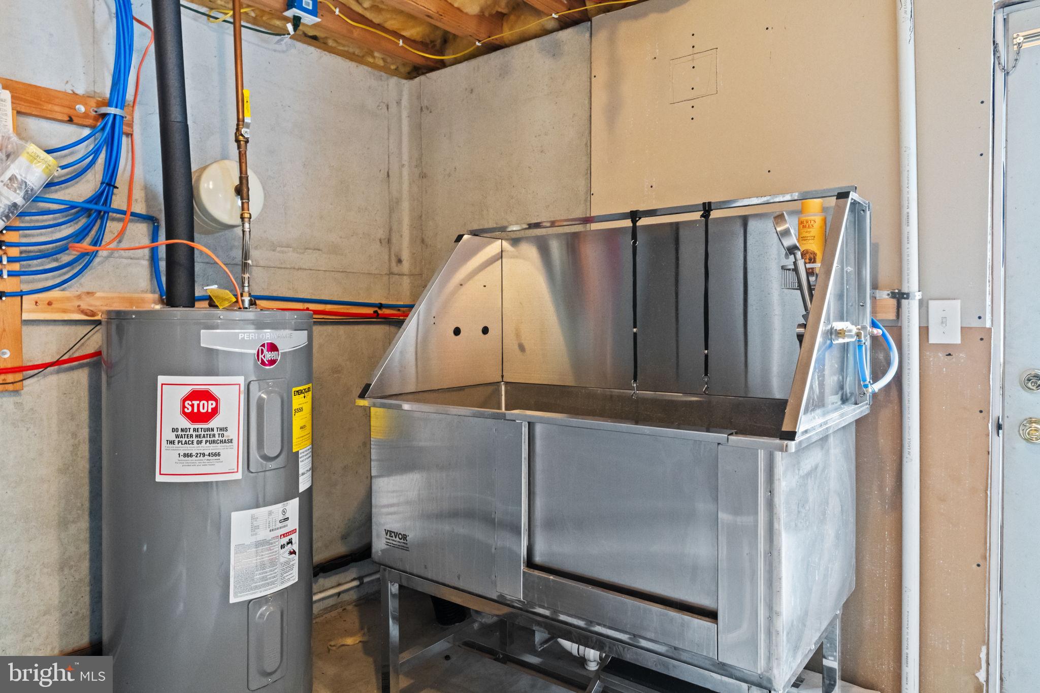 LAUREL CREEK RUN - Residential