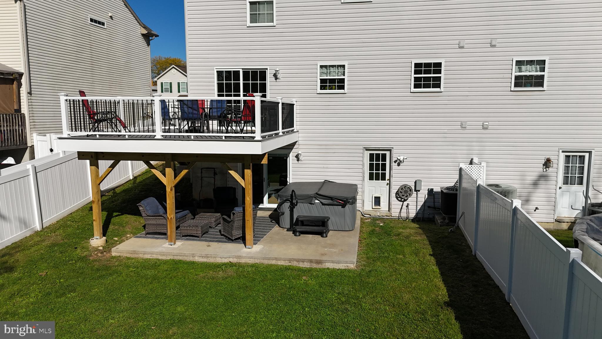 LAUREL CREEK RUN - Residential