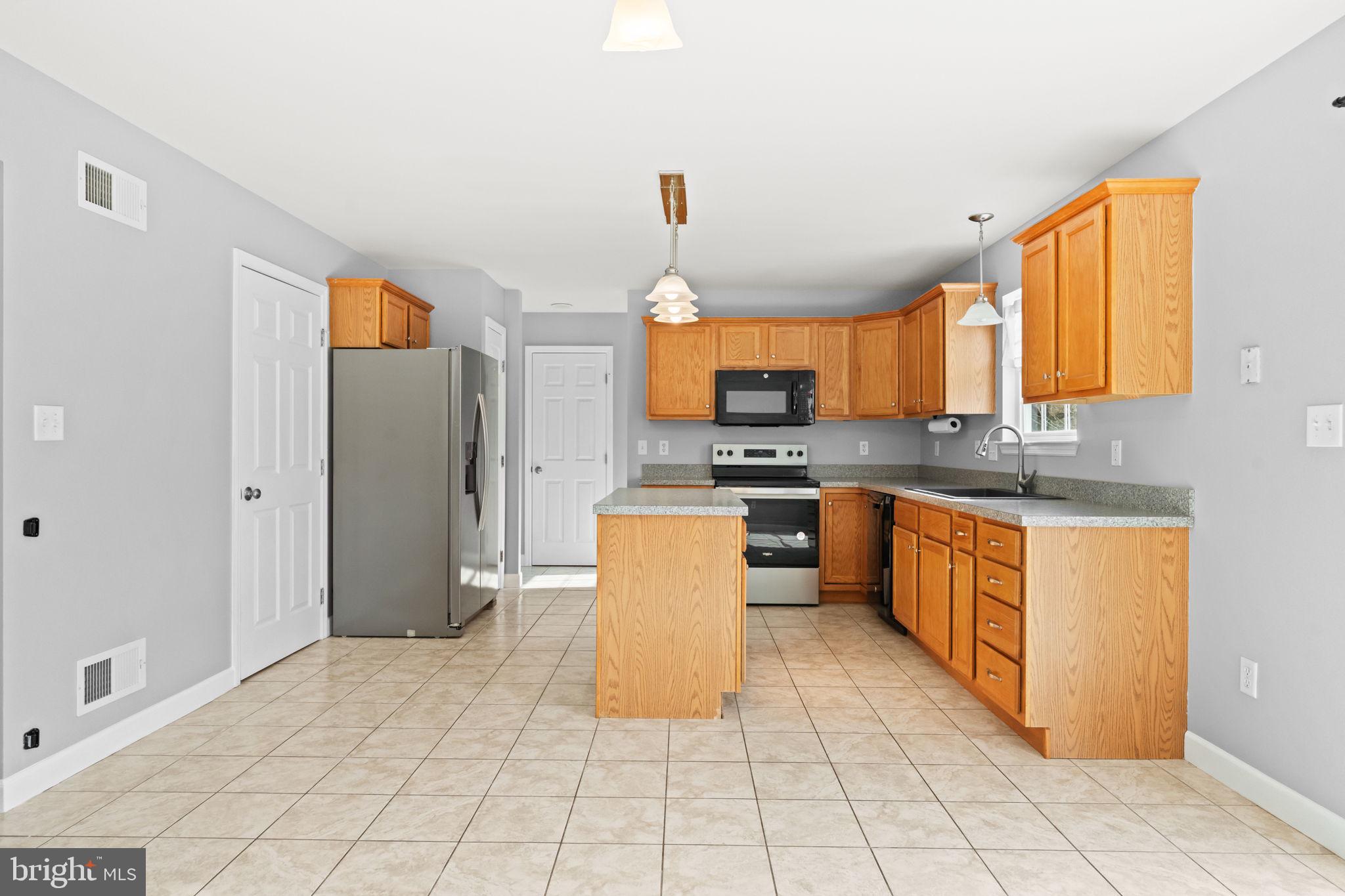 LAUREL CREEK RUN - Residential