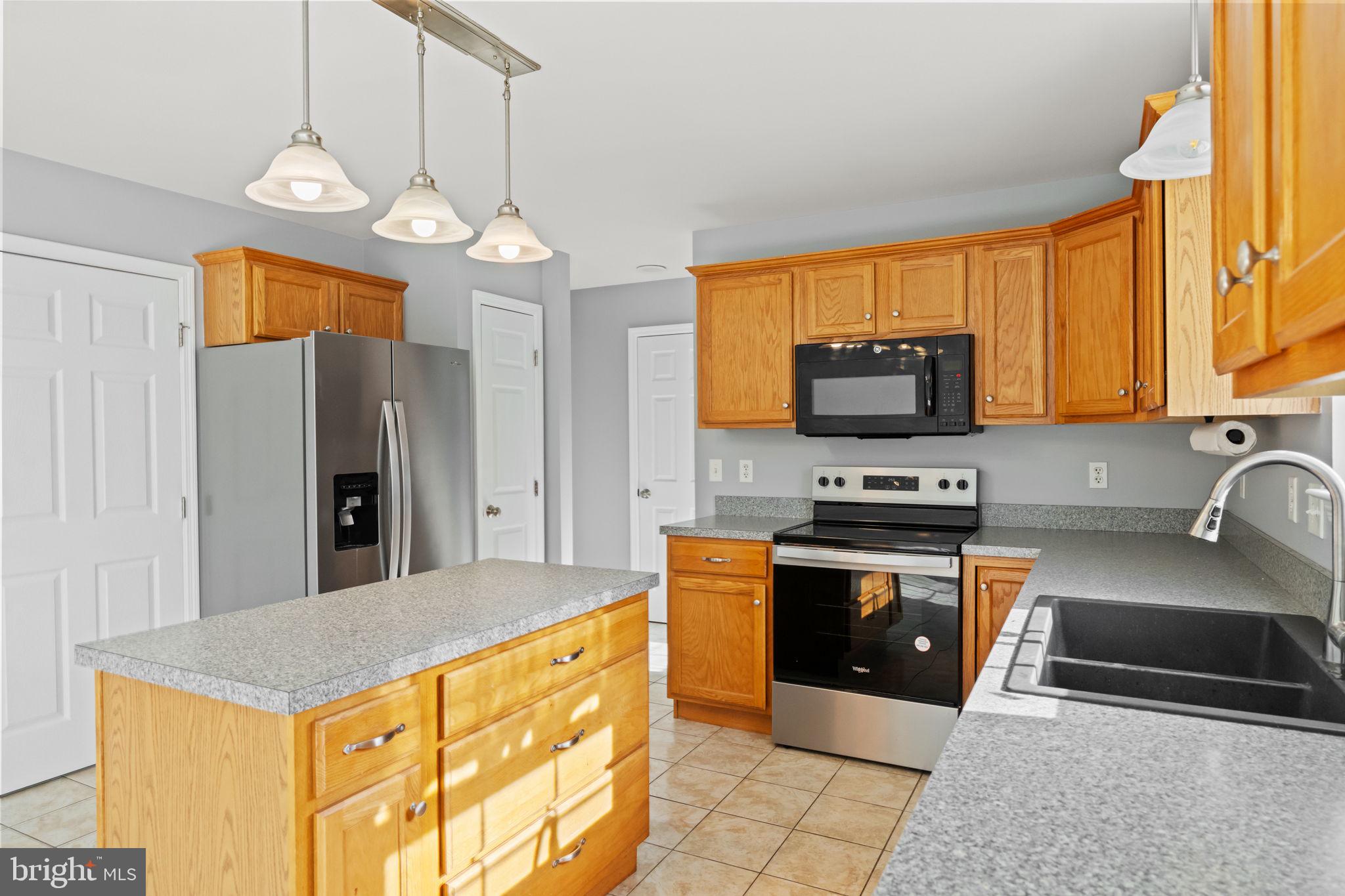 LAUREL CREEK RUN - Residential