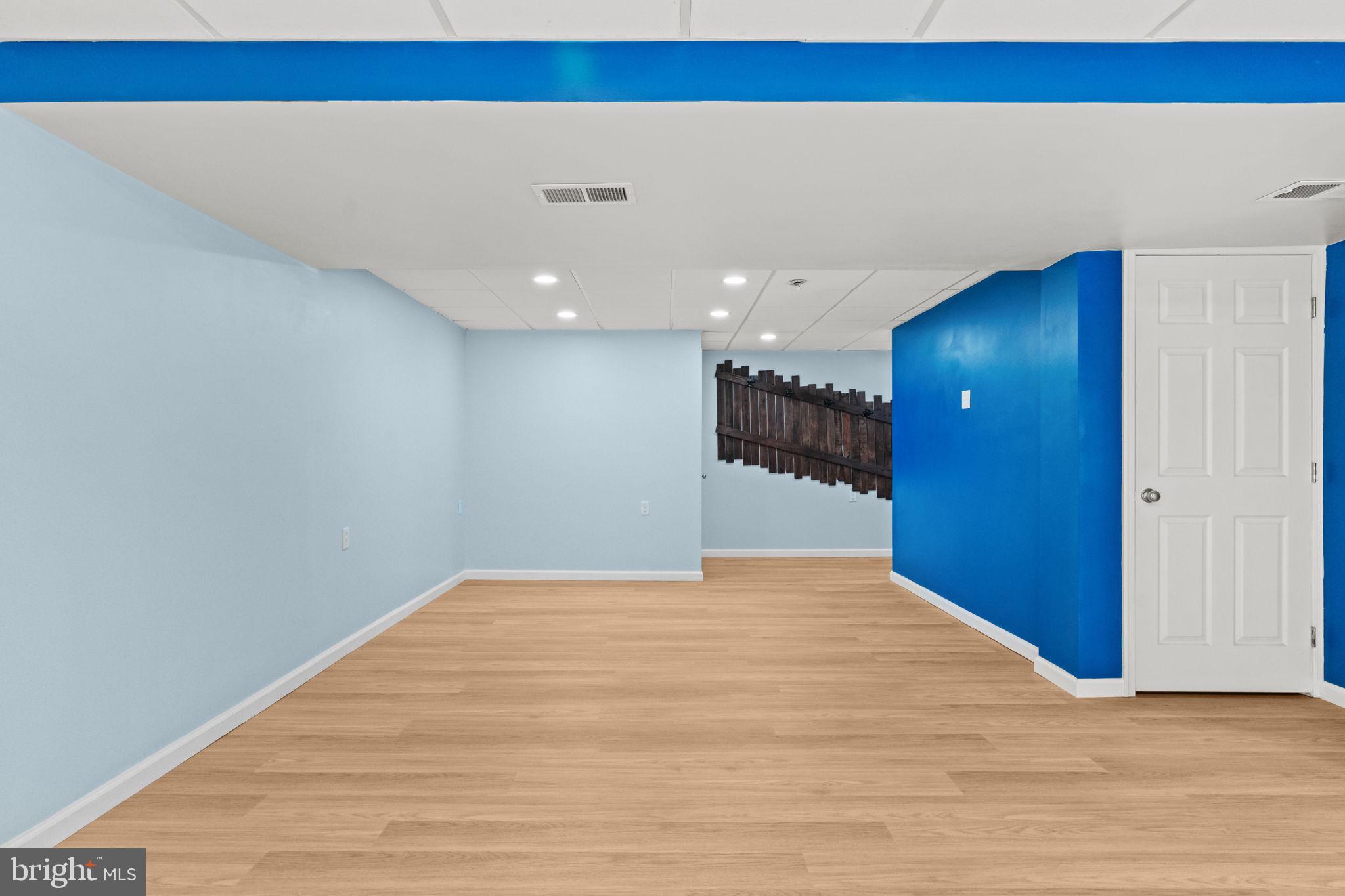 LAUREL CREEK RUN - Residential