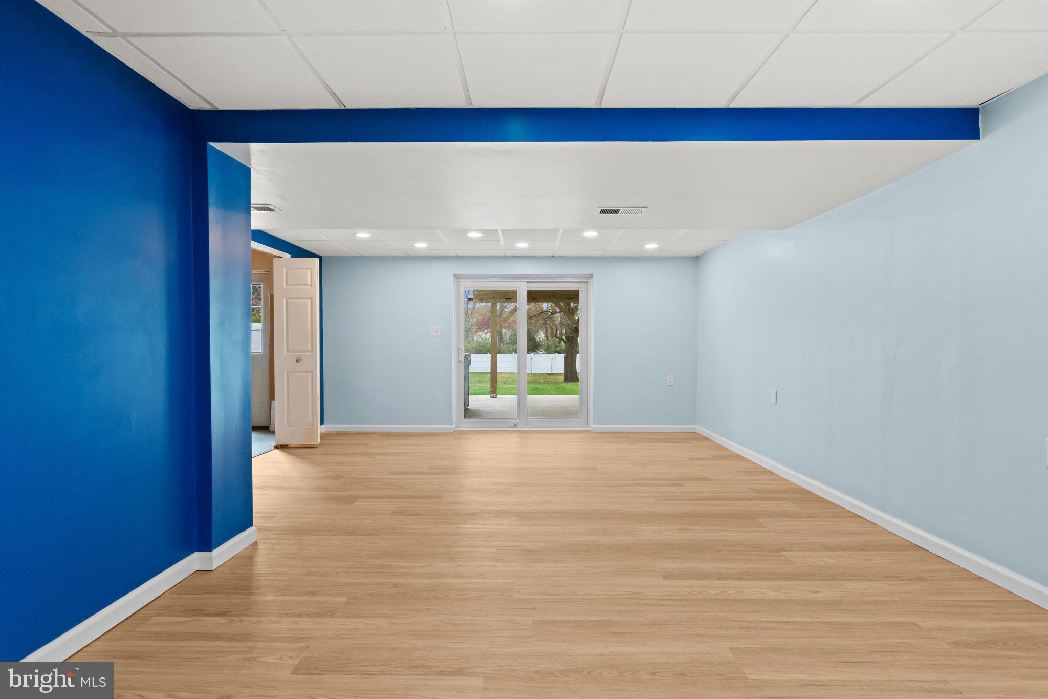 LAUREL CREEK RUN - Residential