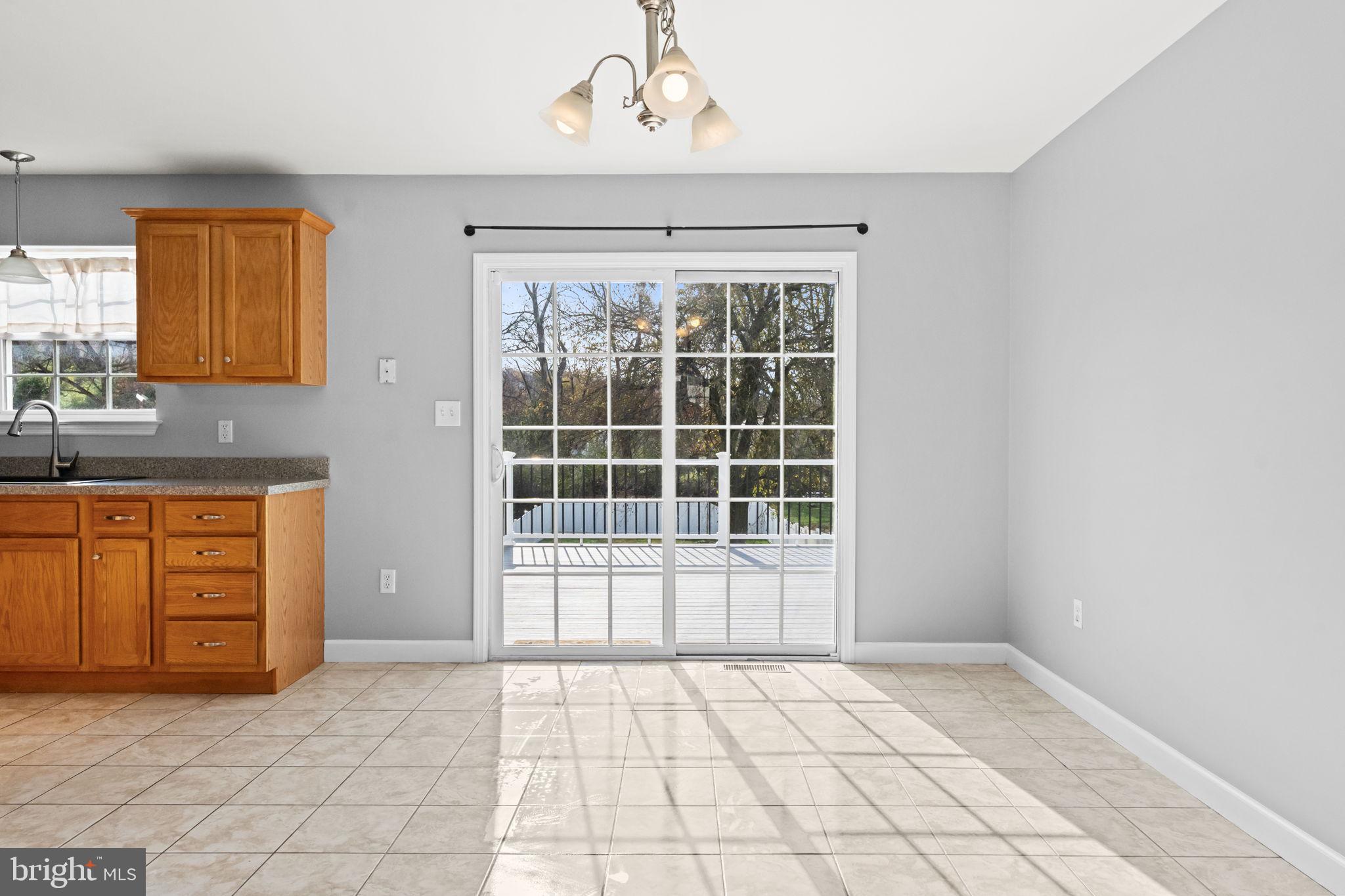 LAUREL CREEK RUN - Residential