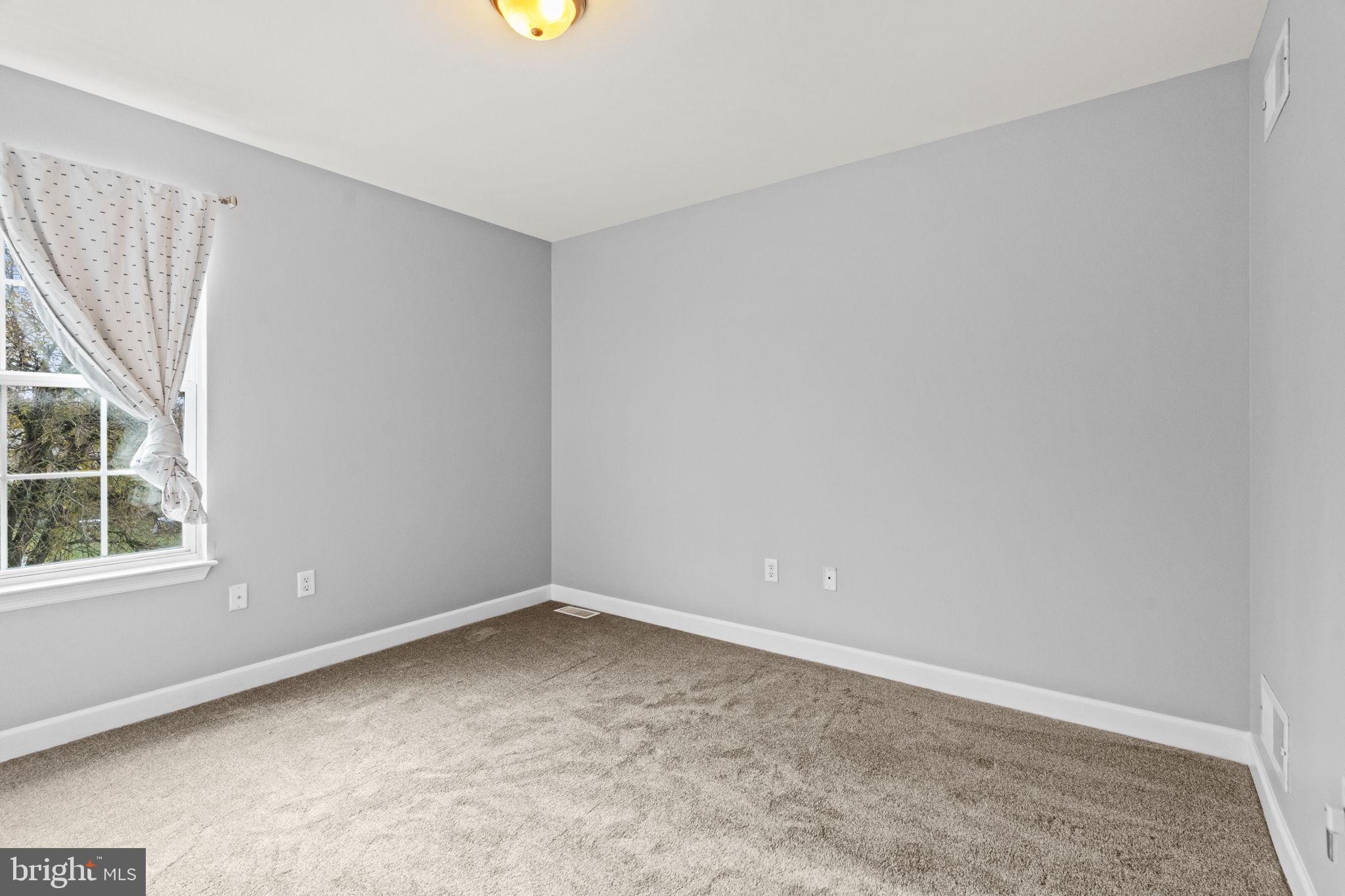 LAUREL CREEK RUN - Residential