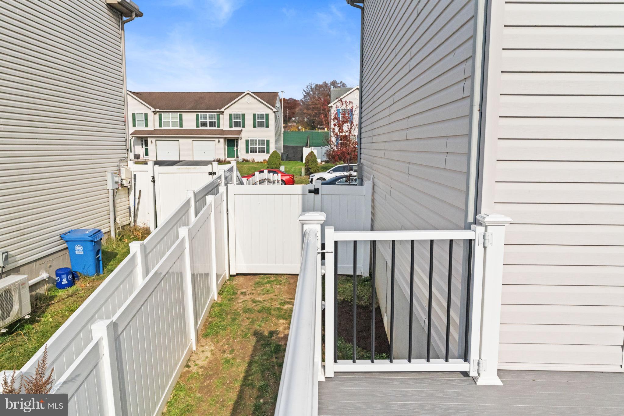 LAUREL CREEK RUN - Residential