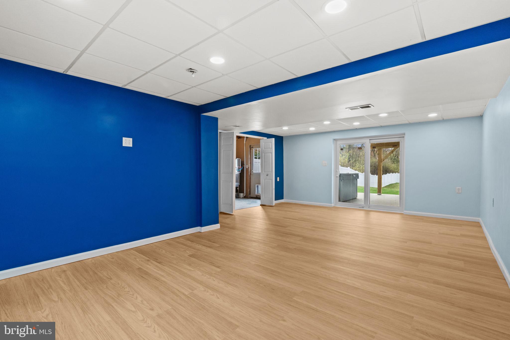 LAUREL CREEK RUN - Residential