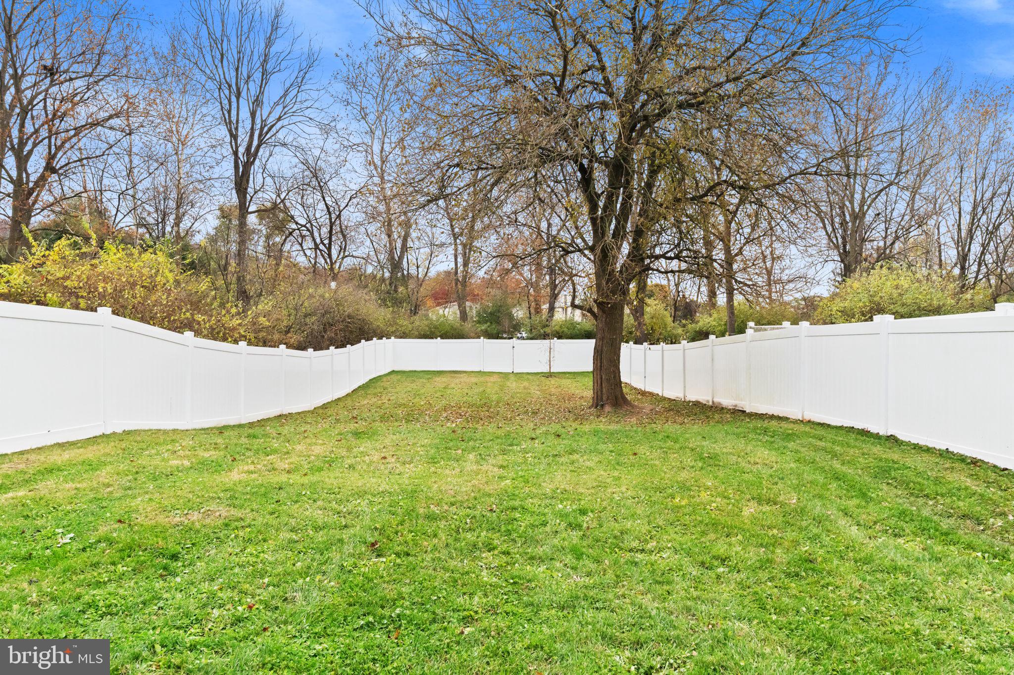 LAUREL CREEK RUN - Residential