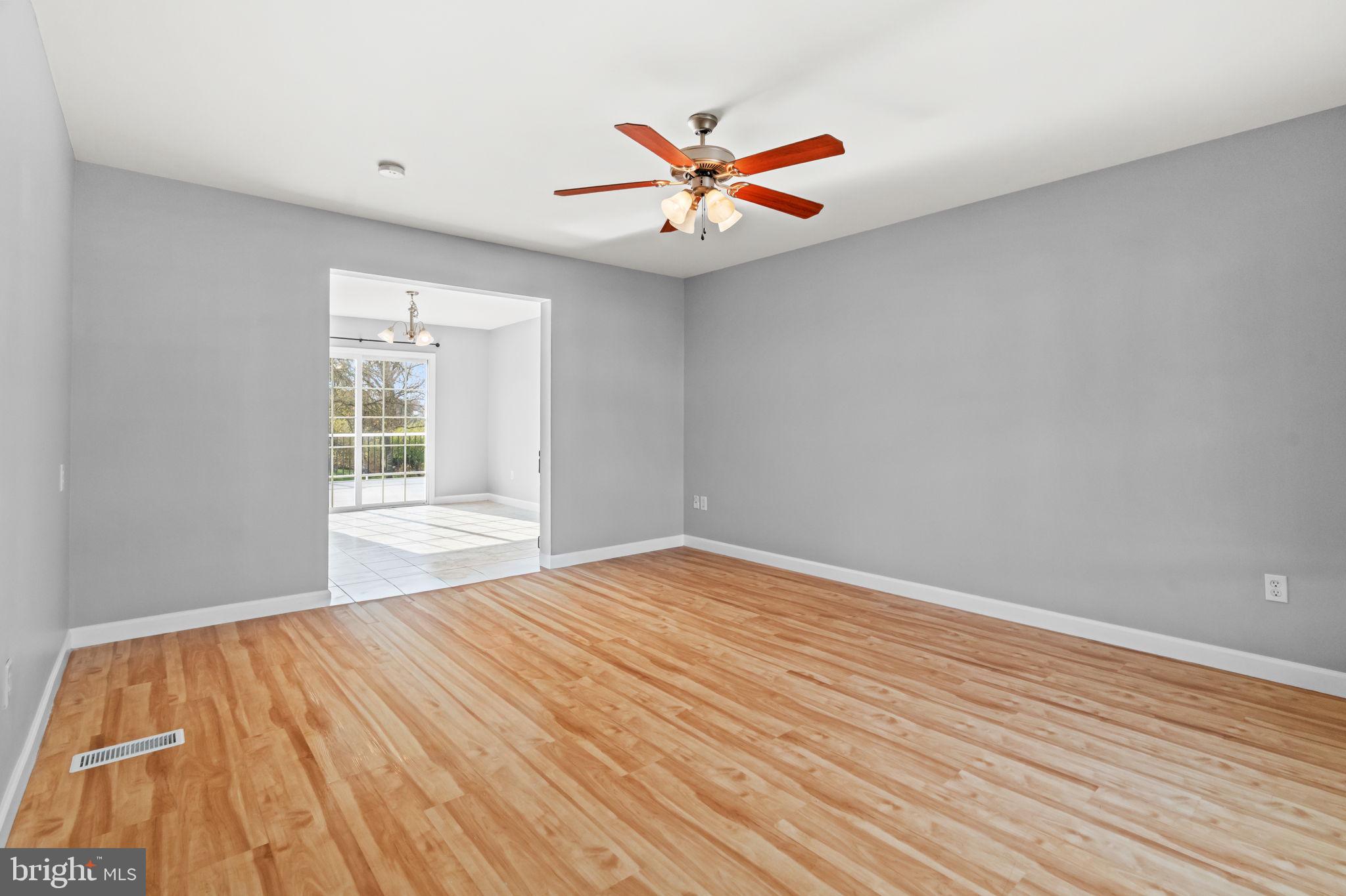 LAUREL CREEK RUN - Residential