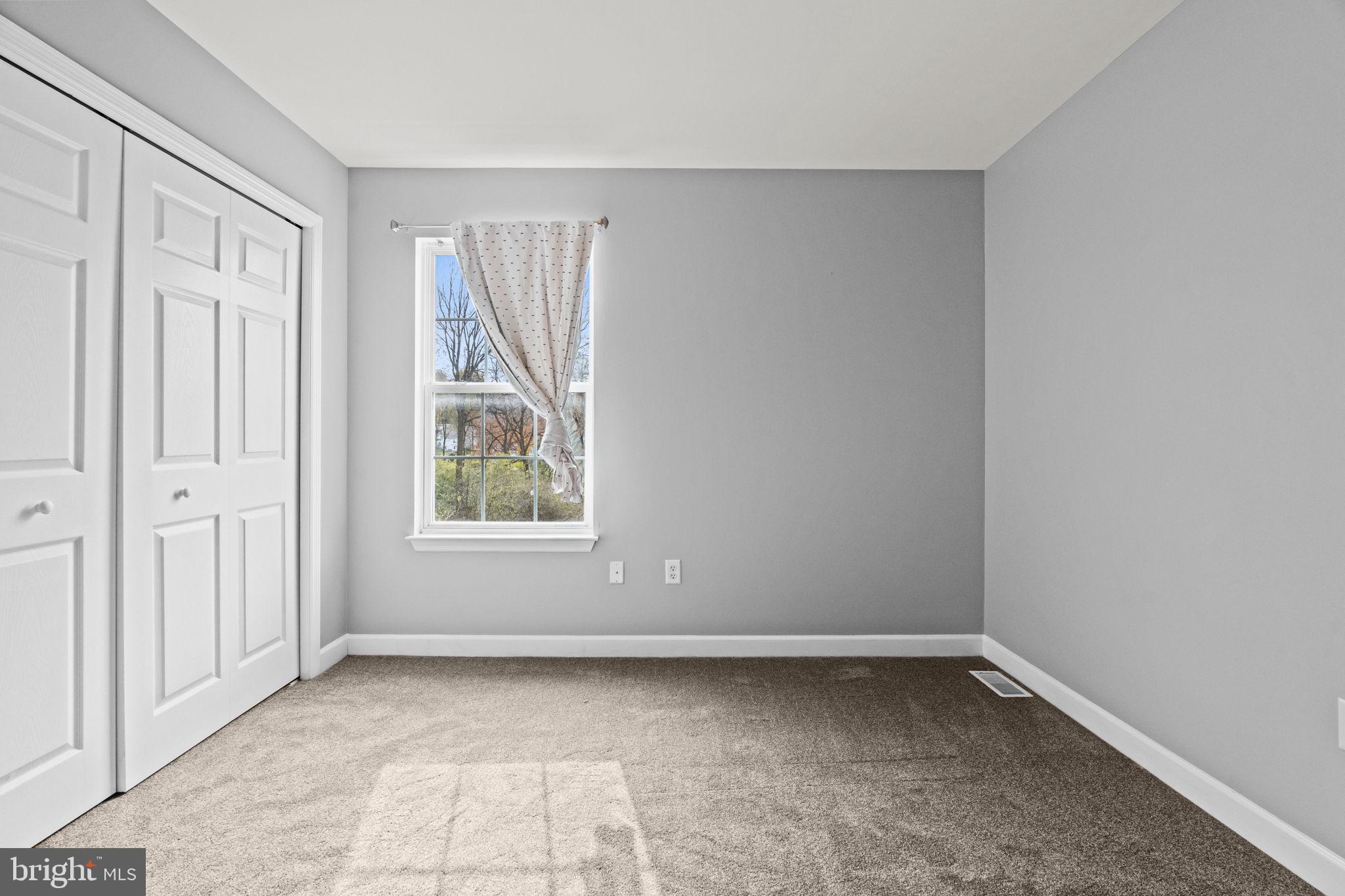 LAUREL CREEK RUN - Residential