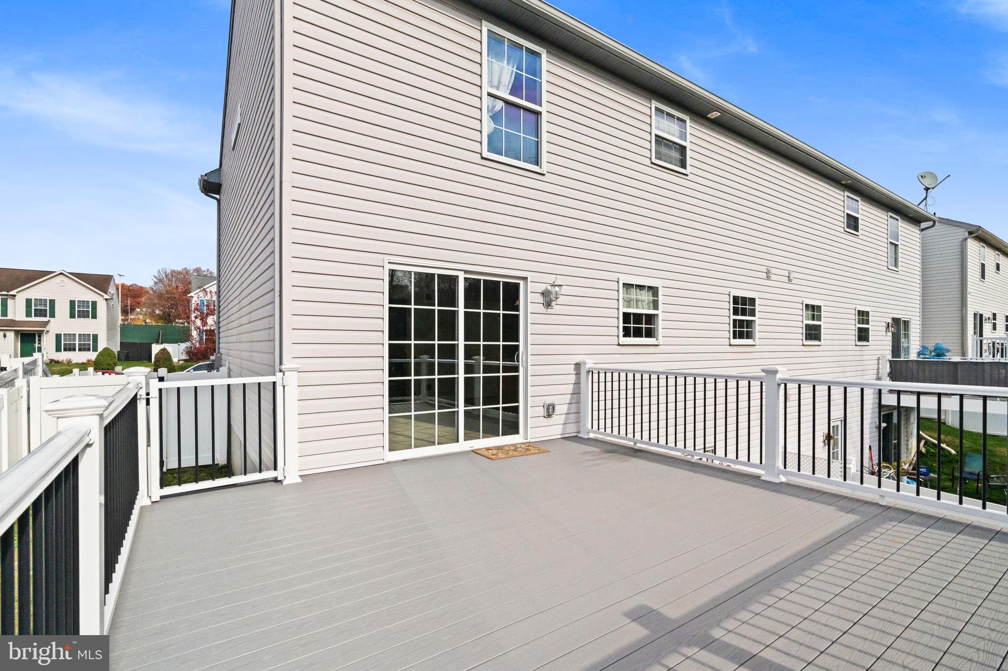 LAUREL CREEK RUN - Residential