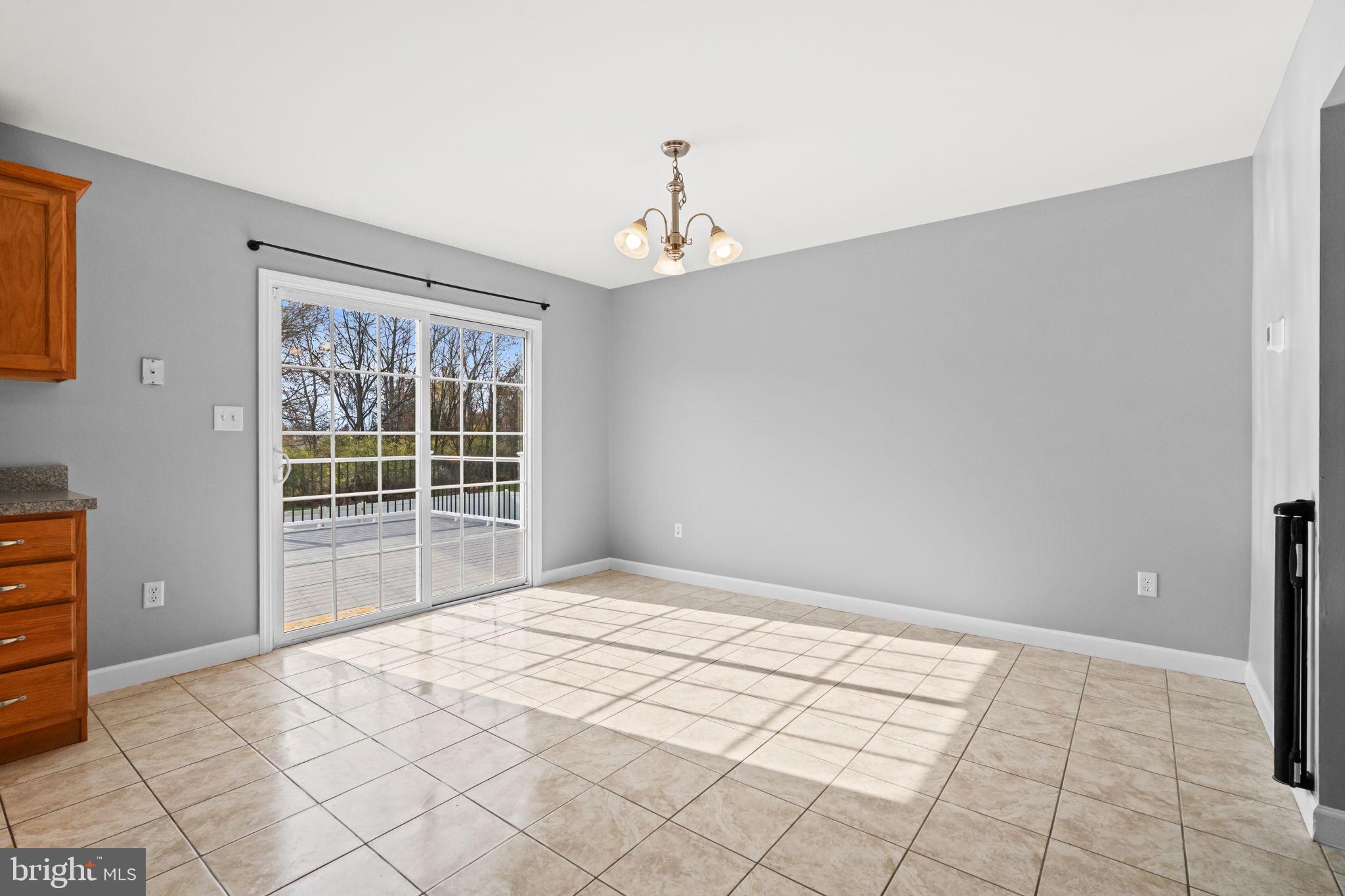 LAUREL CREEK RUN - Residential