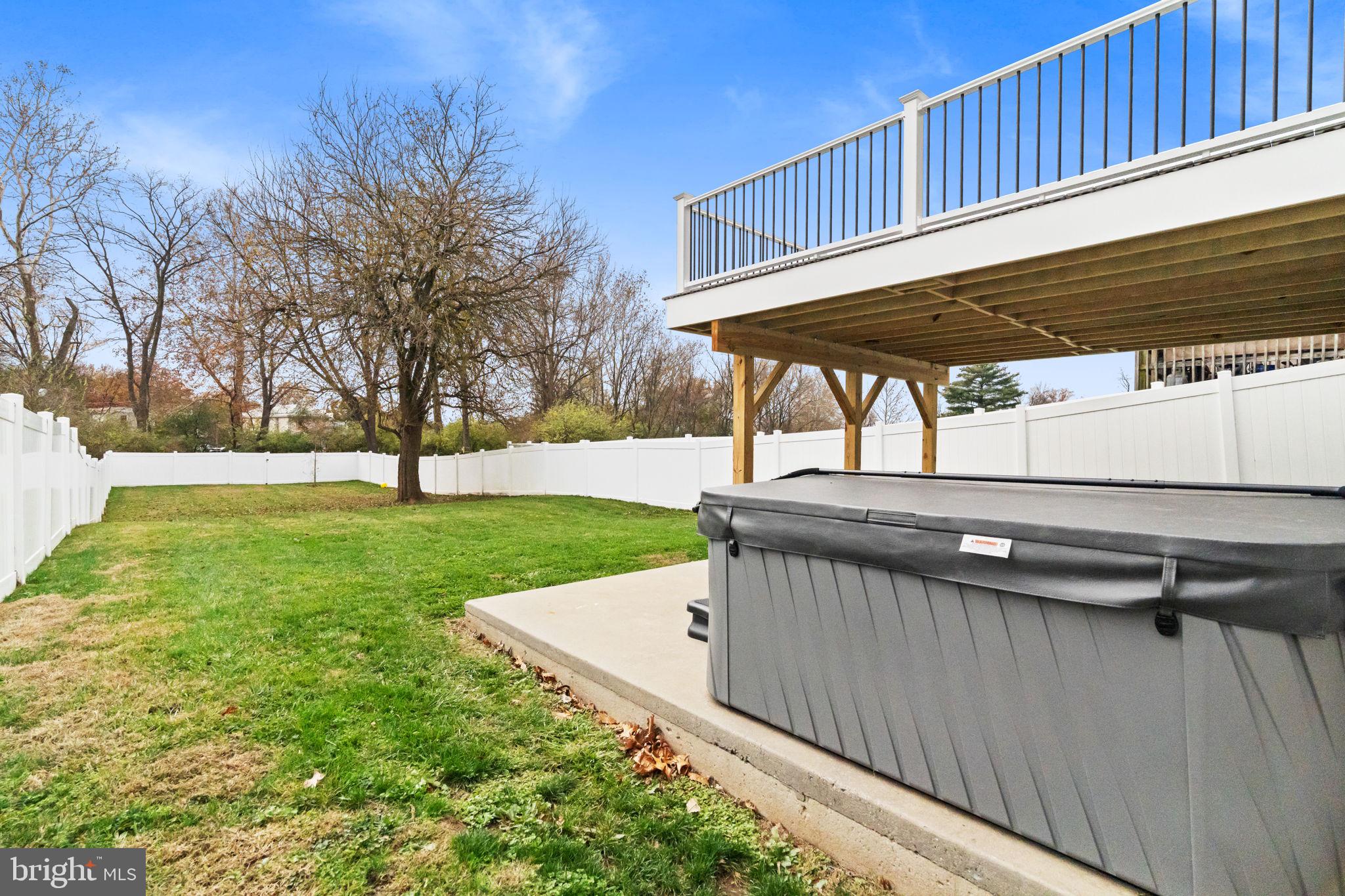 LAUREL CREEK RUN - Residential