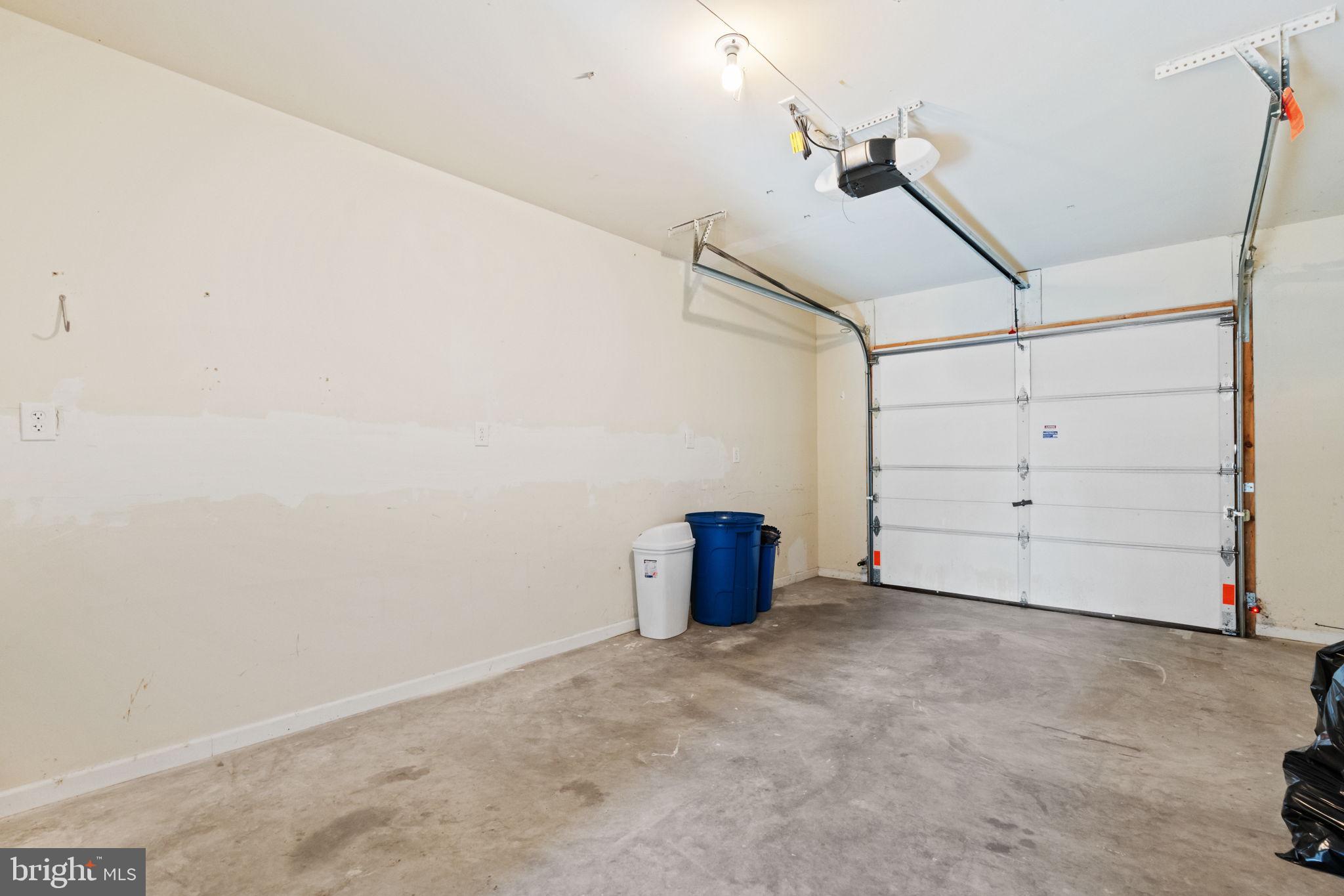 LAUREL CREEK RUN - Residential