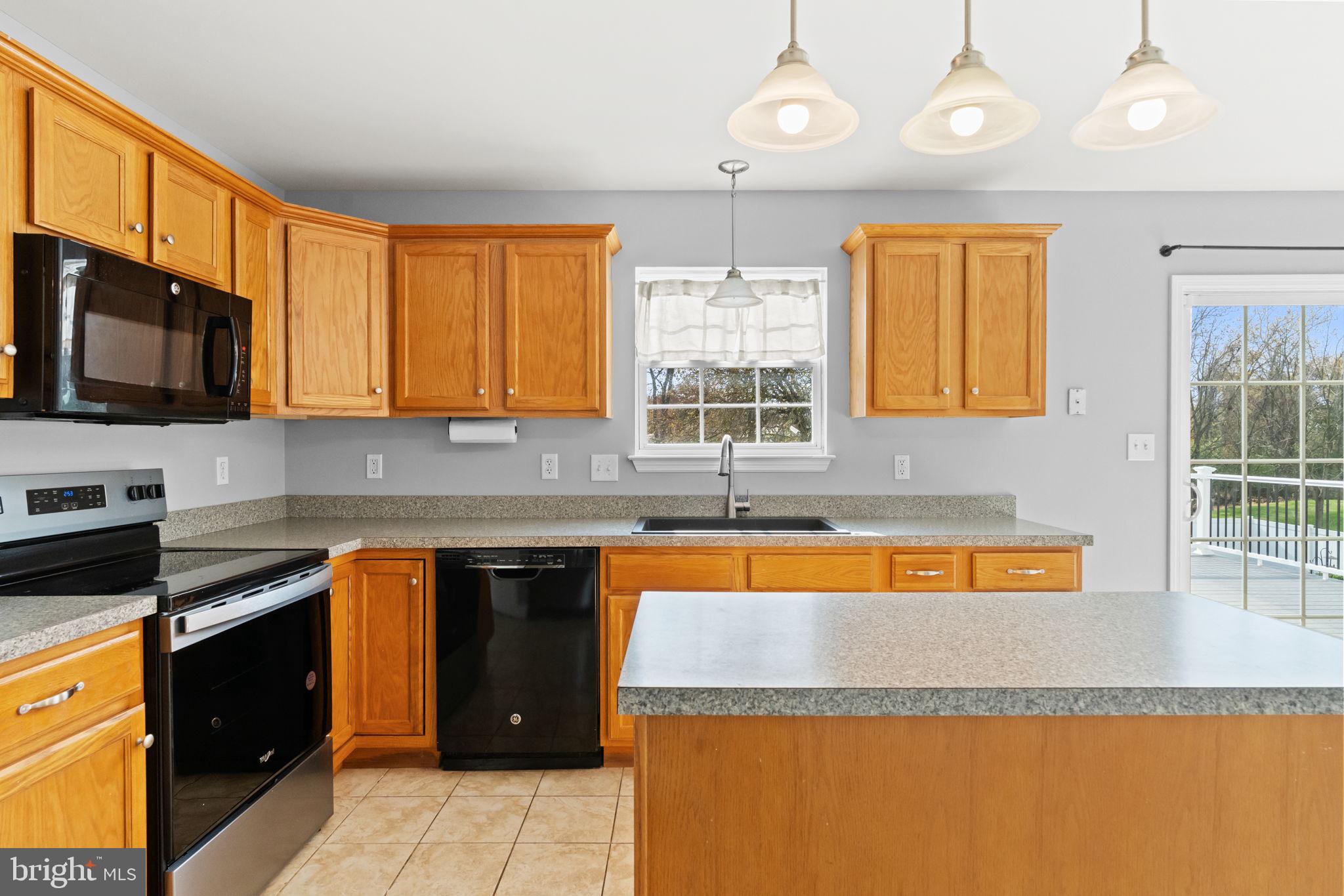 LAUREL CREEK RUN - Residential