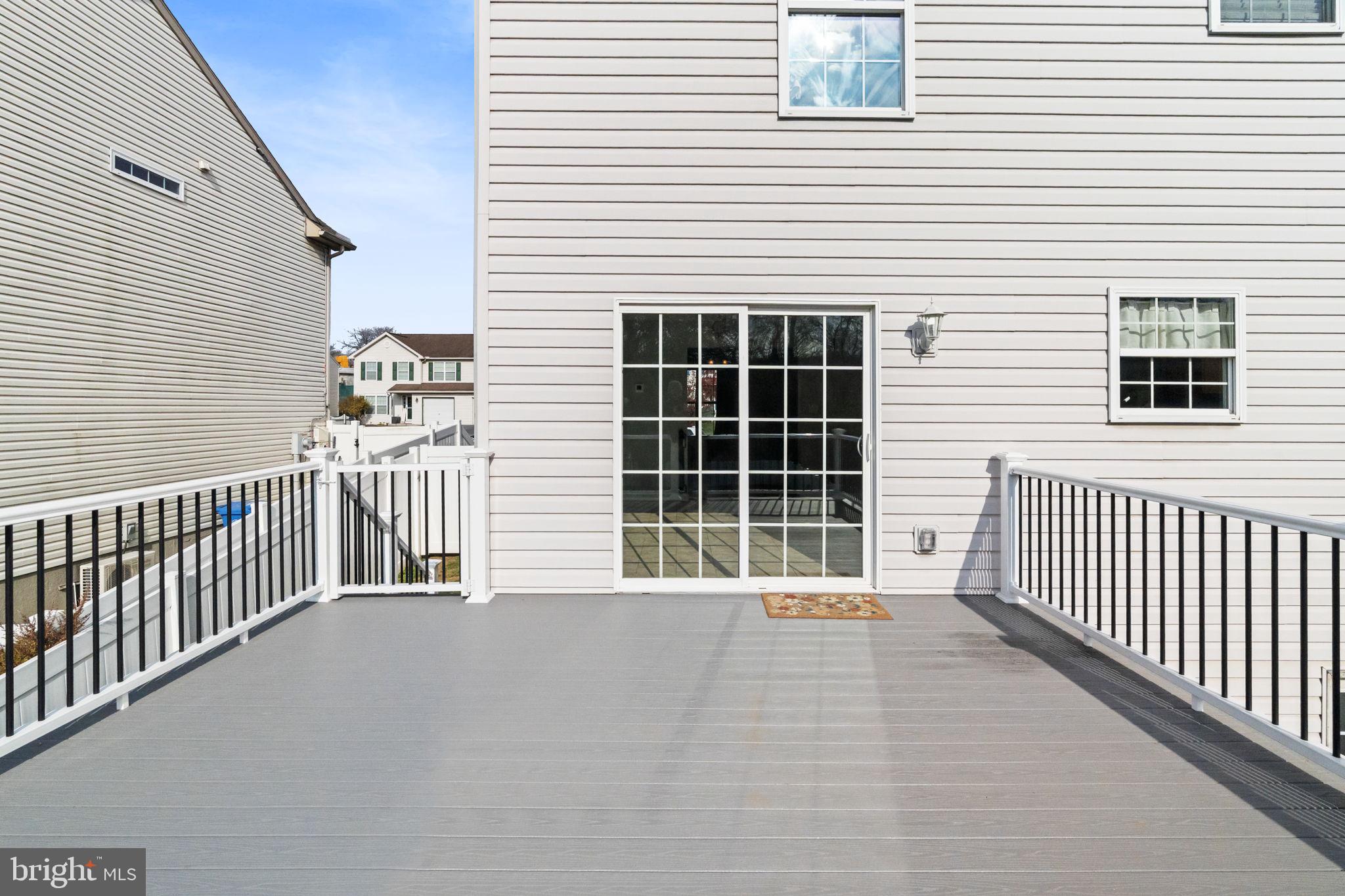 LAUREL CREEK RUN - Residential