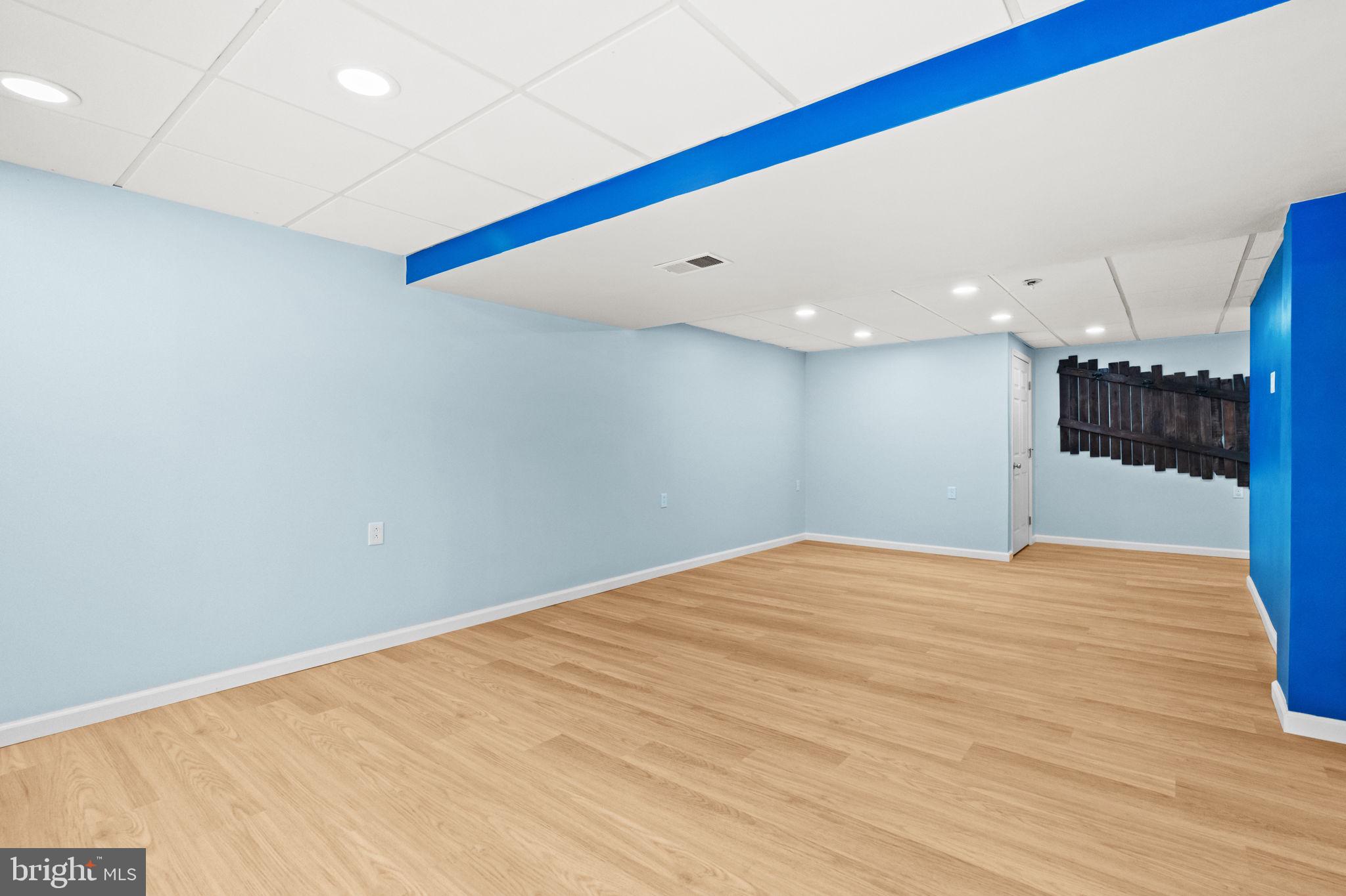 LAUREL CREEK RUN - Residential