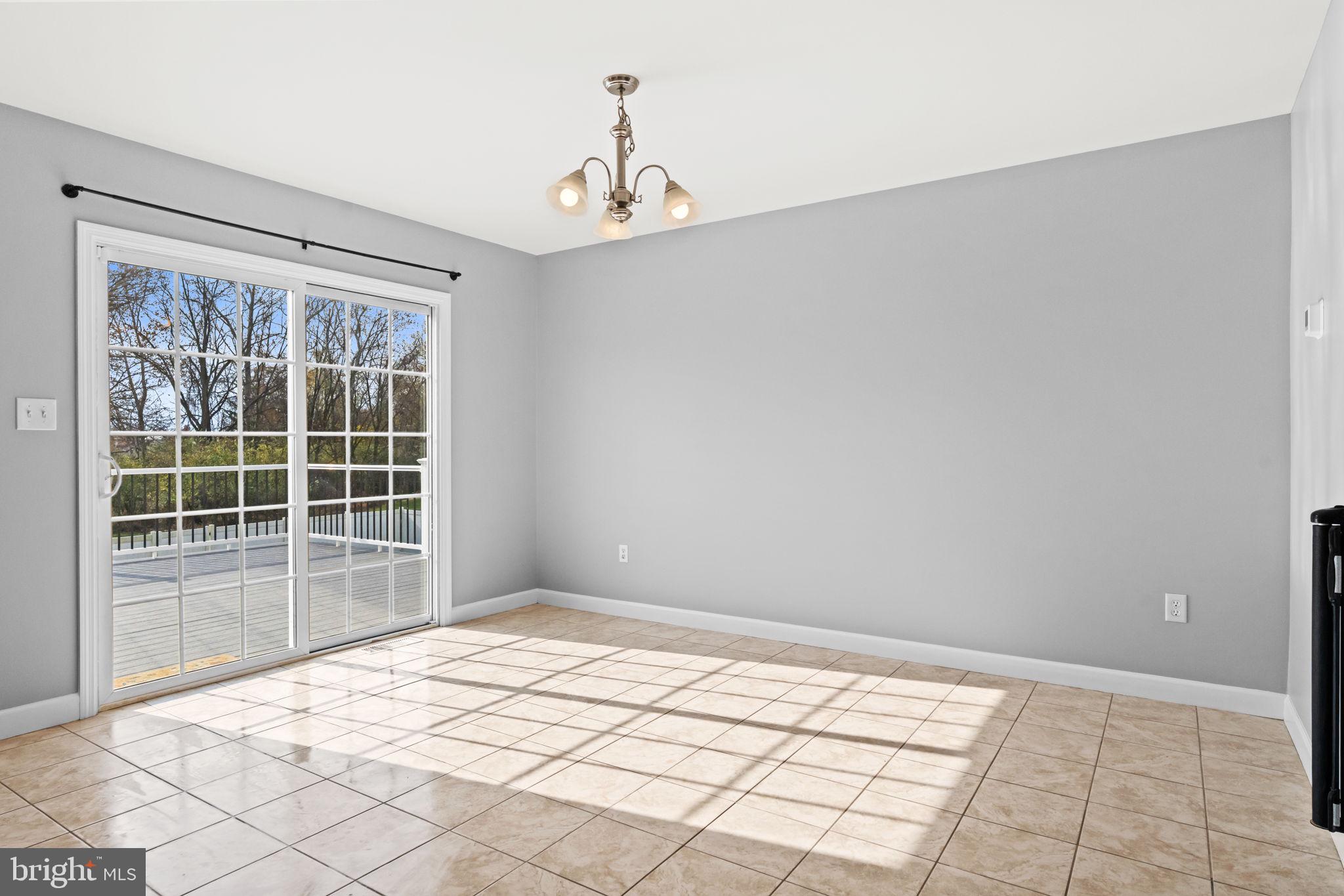 LAUREL CREEK RUN - Residential